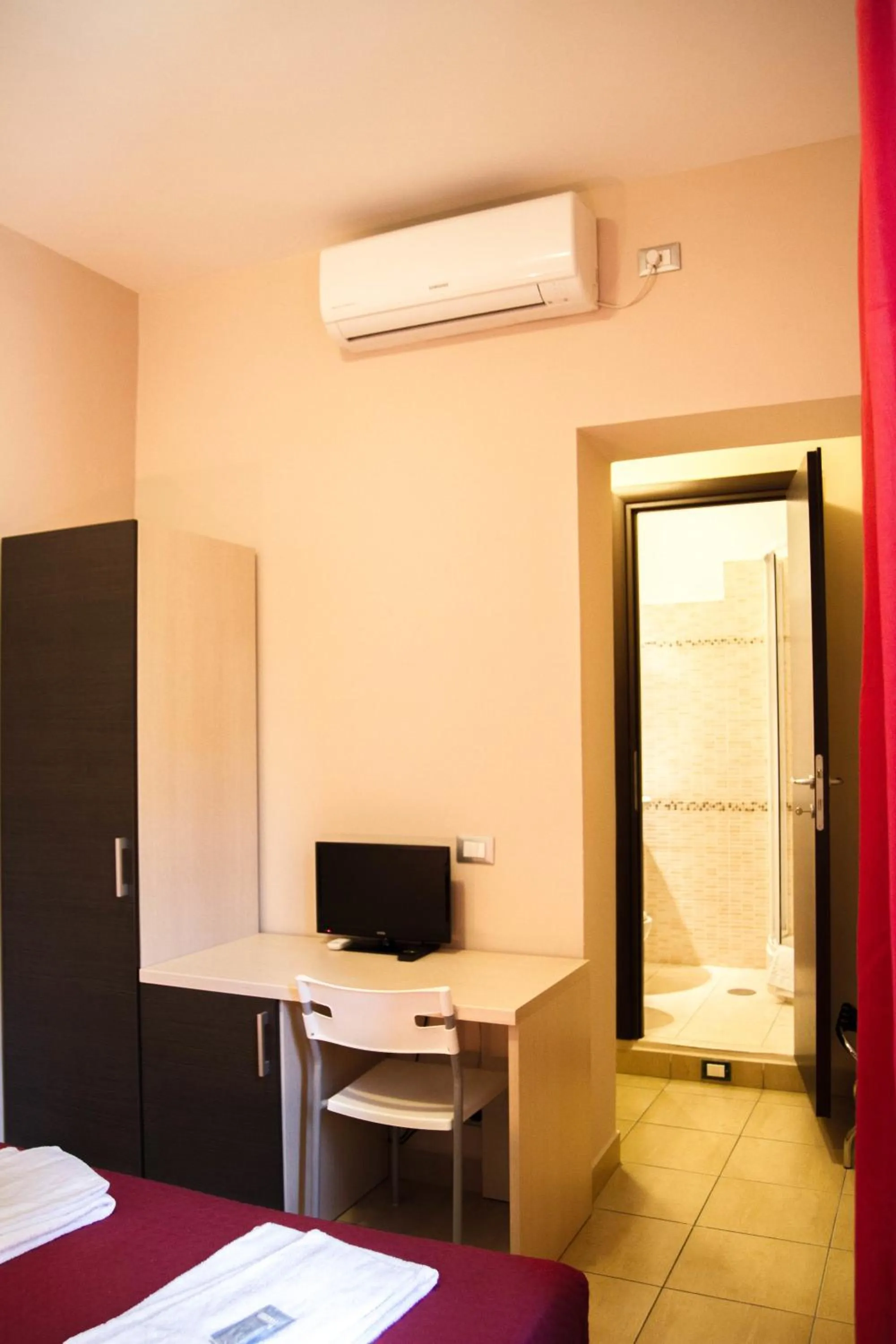 Bedroom, Bed in Mosaic Central Guest House