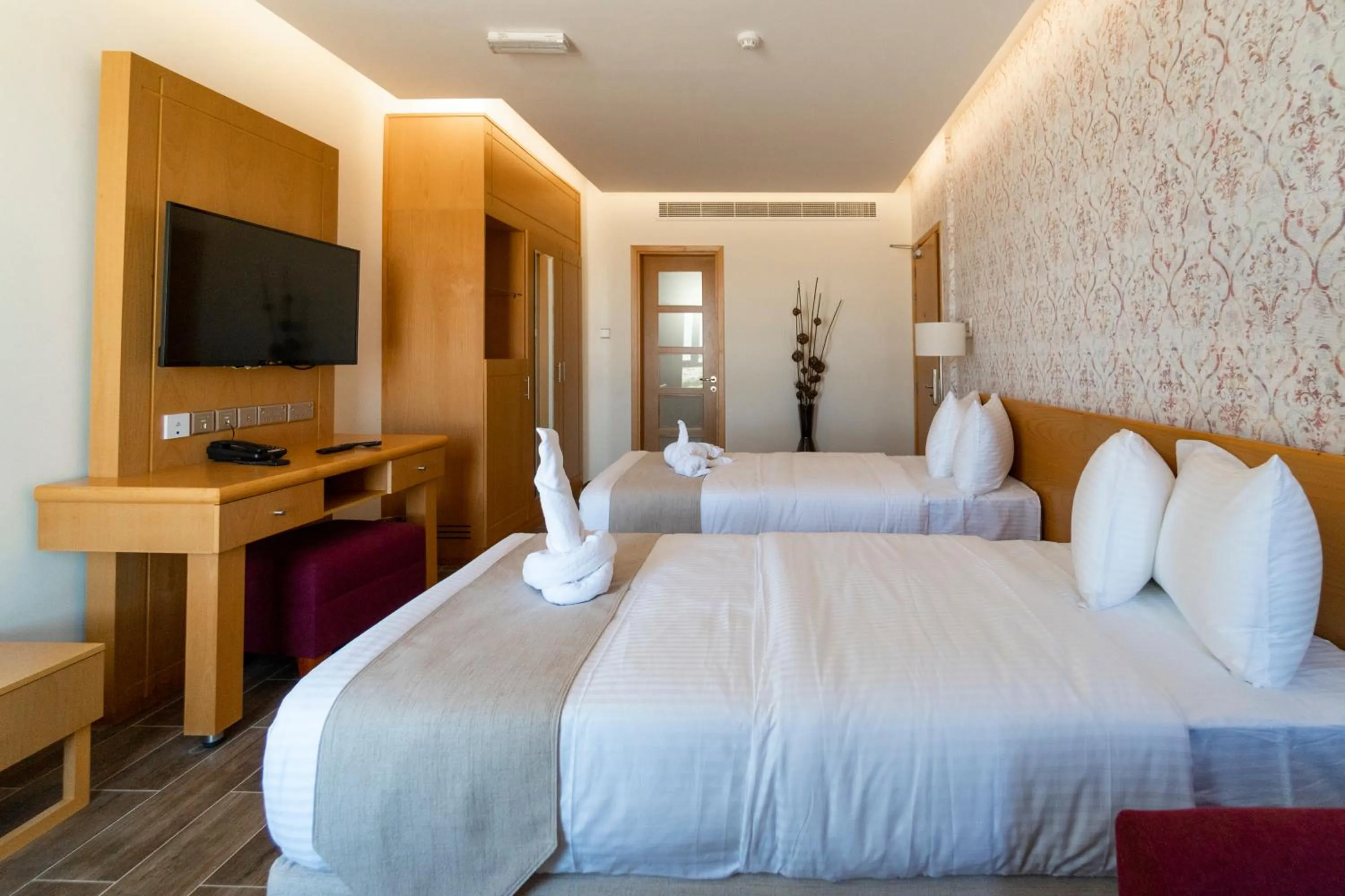 Bedroom, Bed in Sama Muscat Hotel