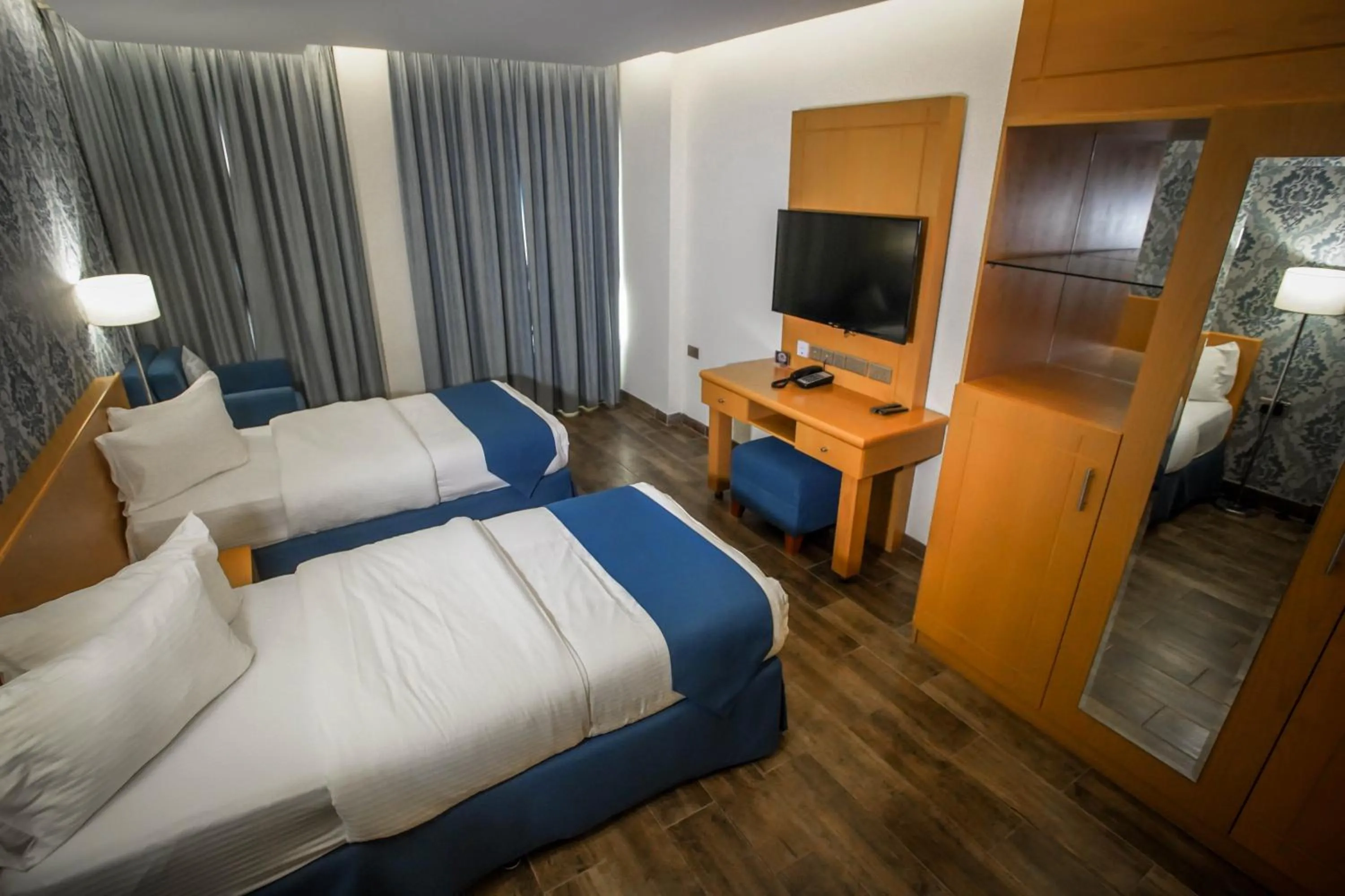 wardrobe, Bed in Sama Muscat Hotel