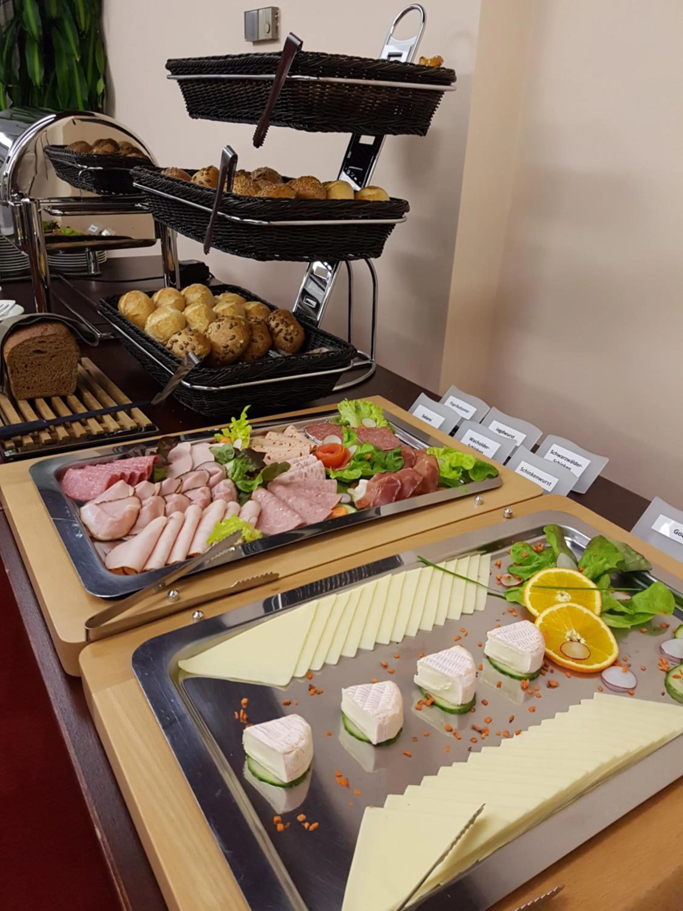 Buffet breakfast in Hotel Drei Morgen