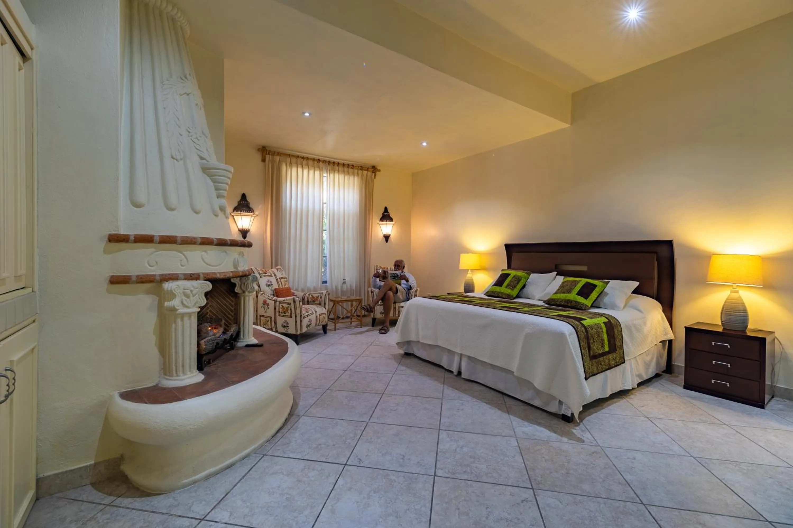 Bed in Casa Las Palmas, San Miguel de Allende