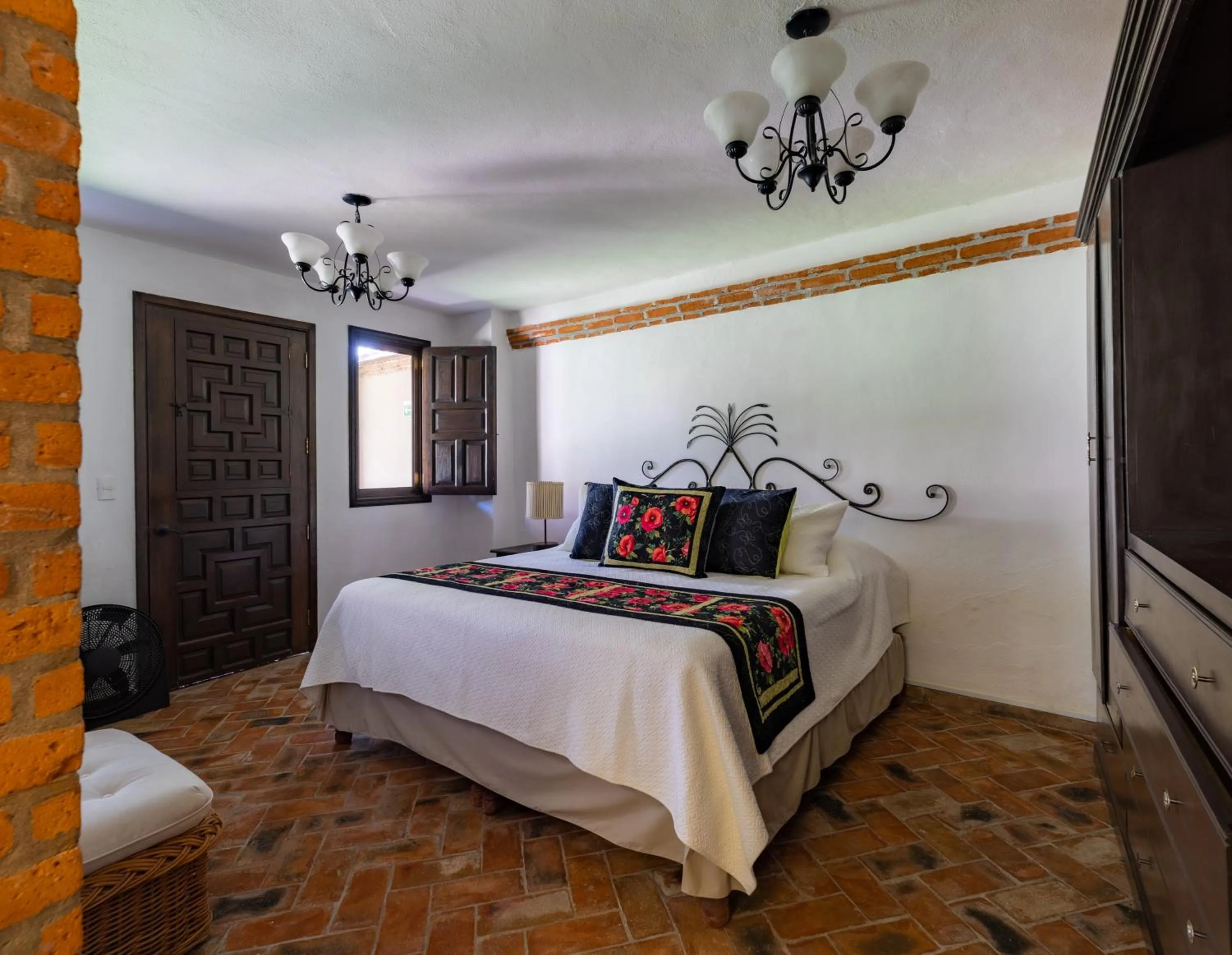 Bed in Casa Las Palmas, San Miguel de Allende