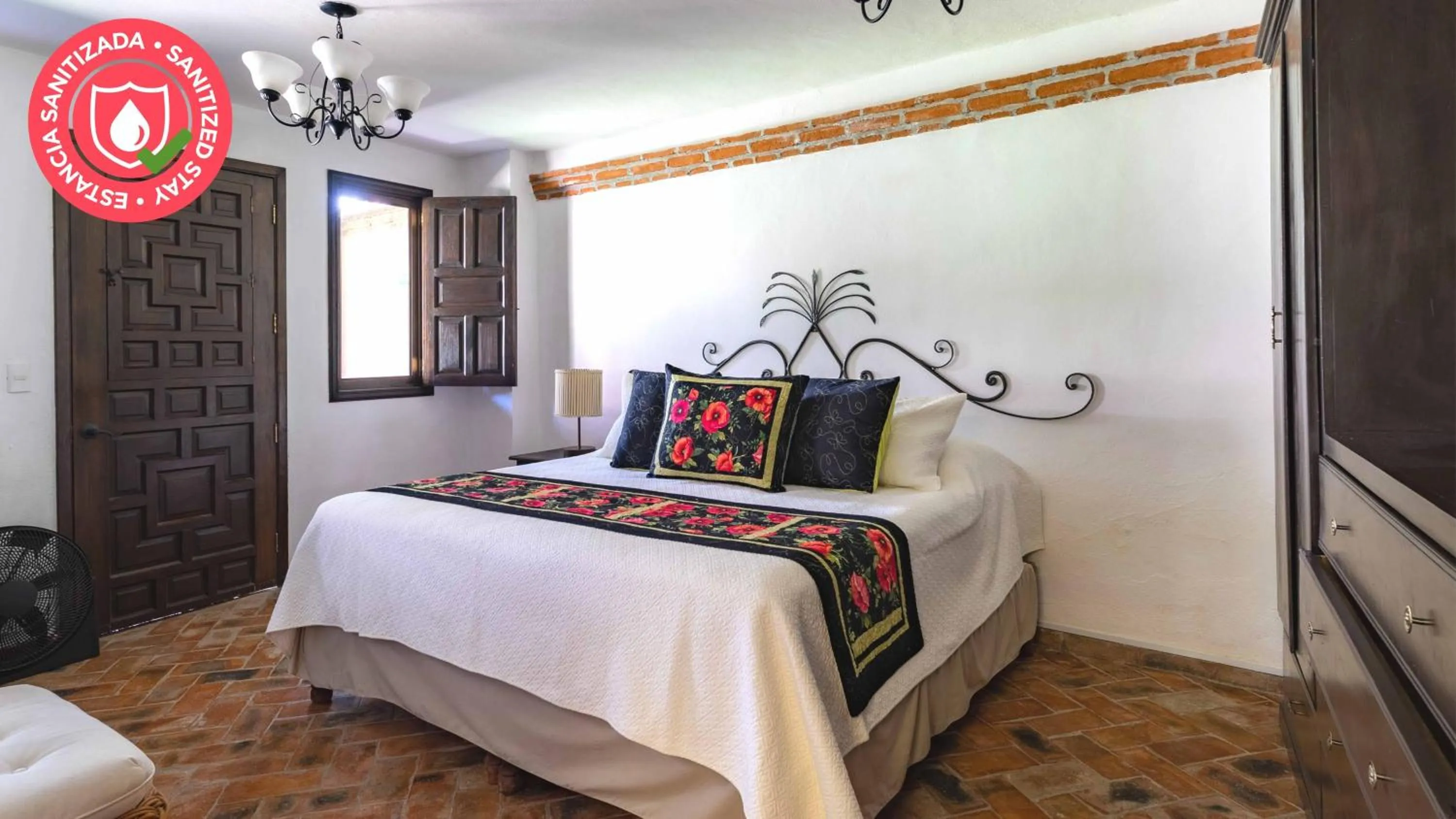 Bed in Casa Las Palmas, San Miguel de Allende