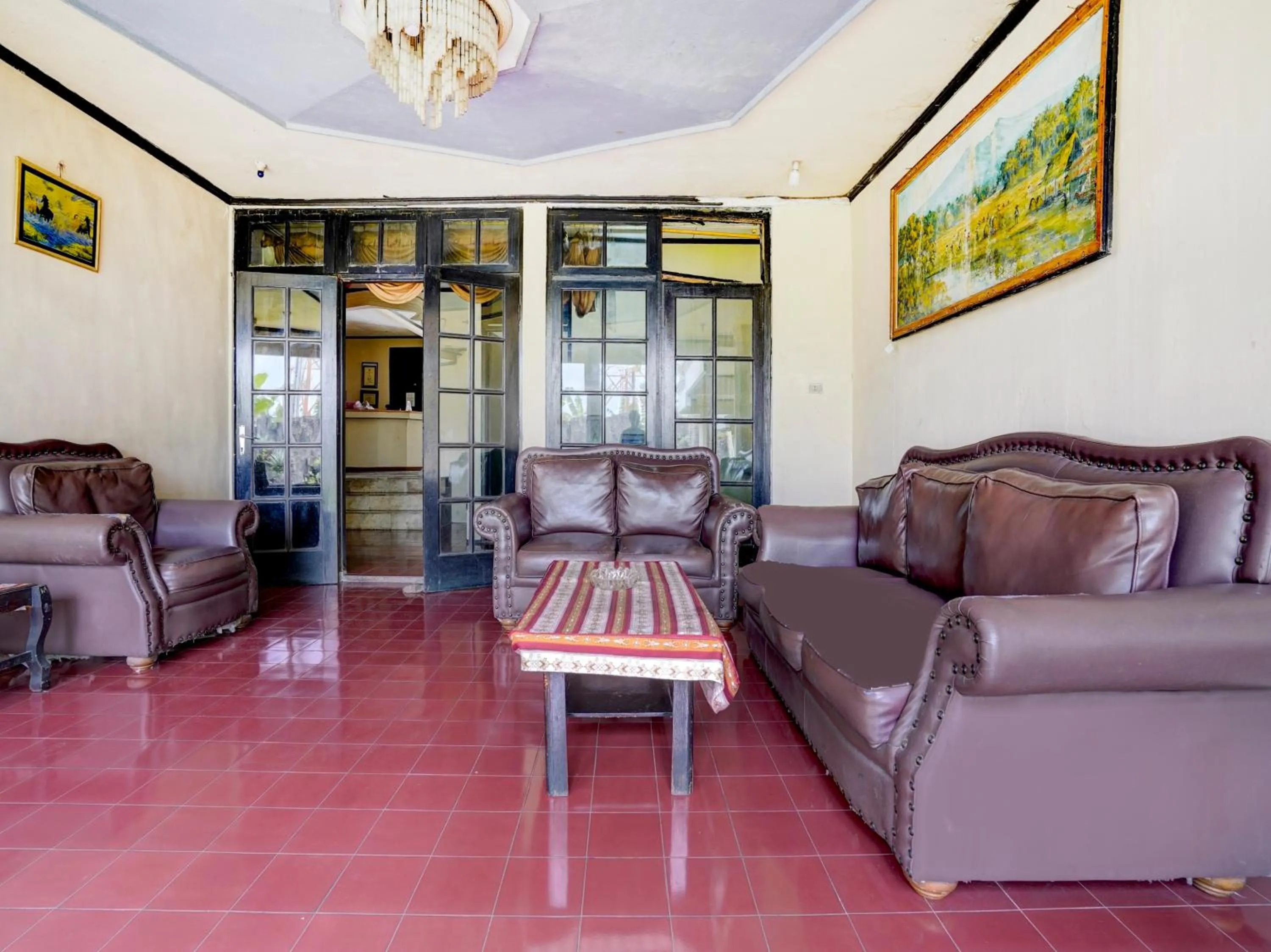 Lobby or reception in Hotel Mataram Cipanas Syariah Mitra RedDoorz