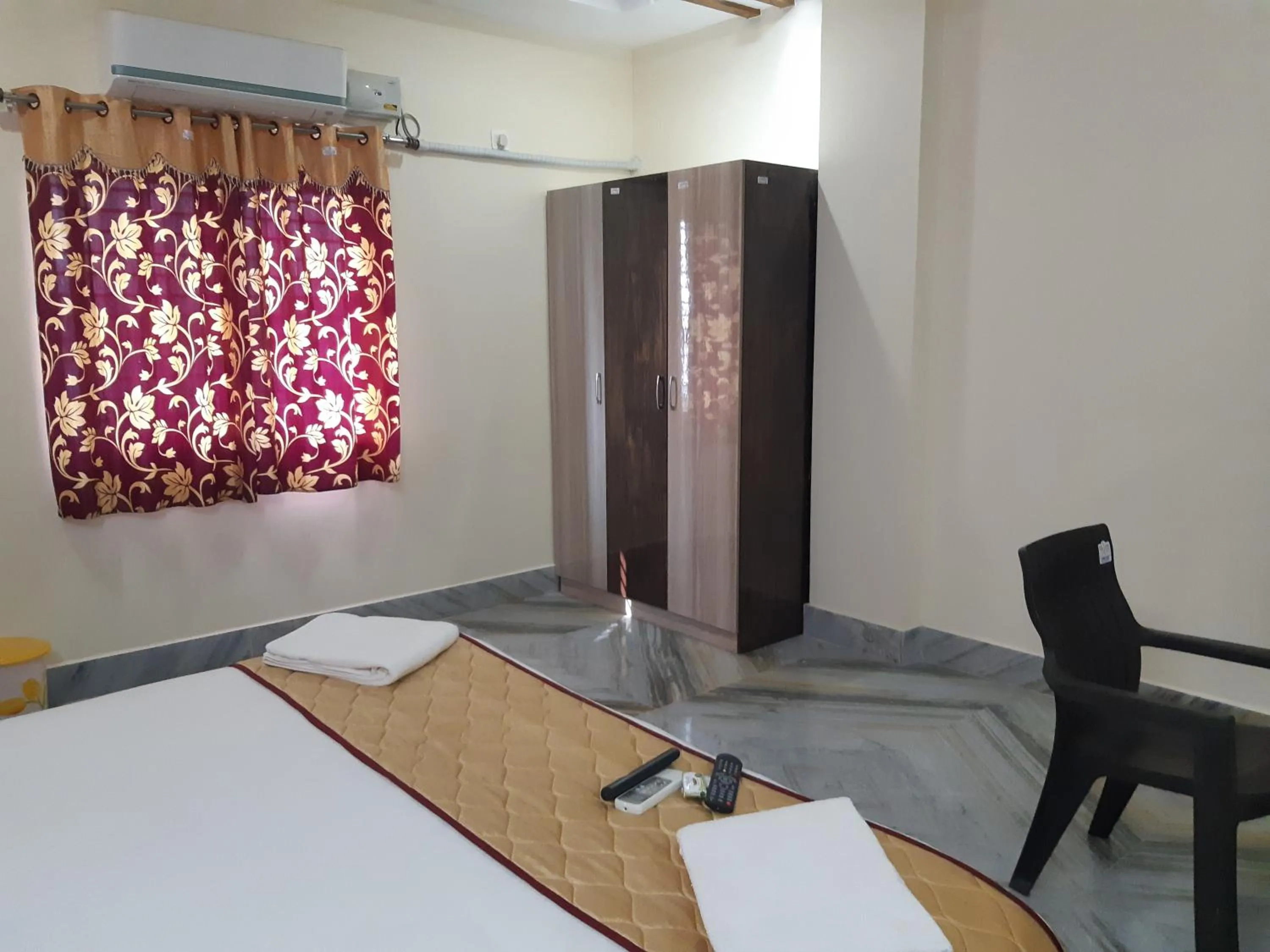 Living room, Bed in Devansh Bhanu Residency DBR