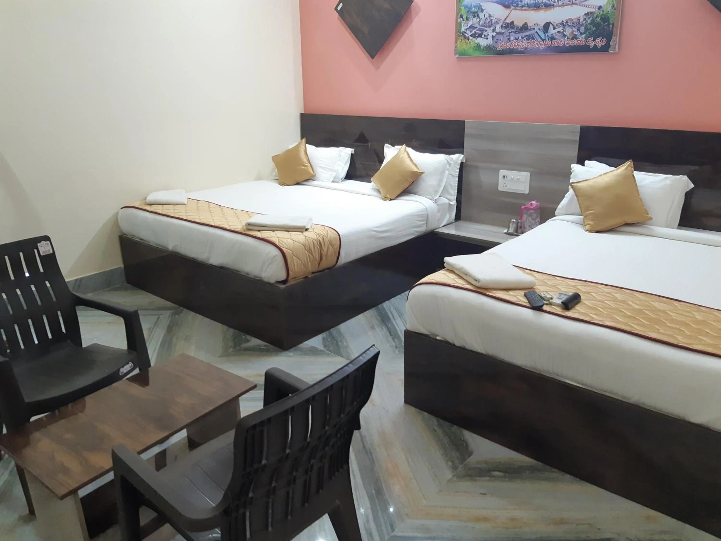 Photo of the whole room, Bed in Devansh Bhanu Residency DBR