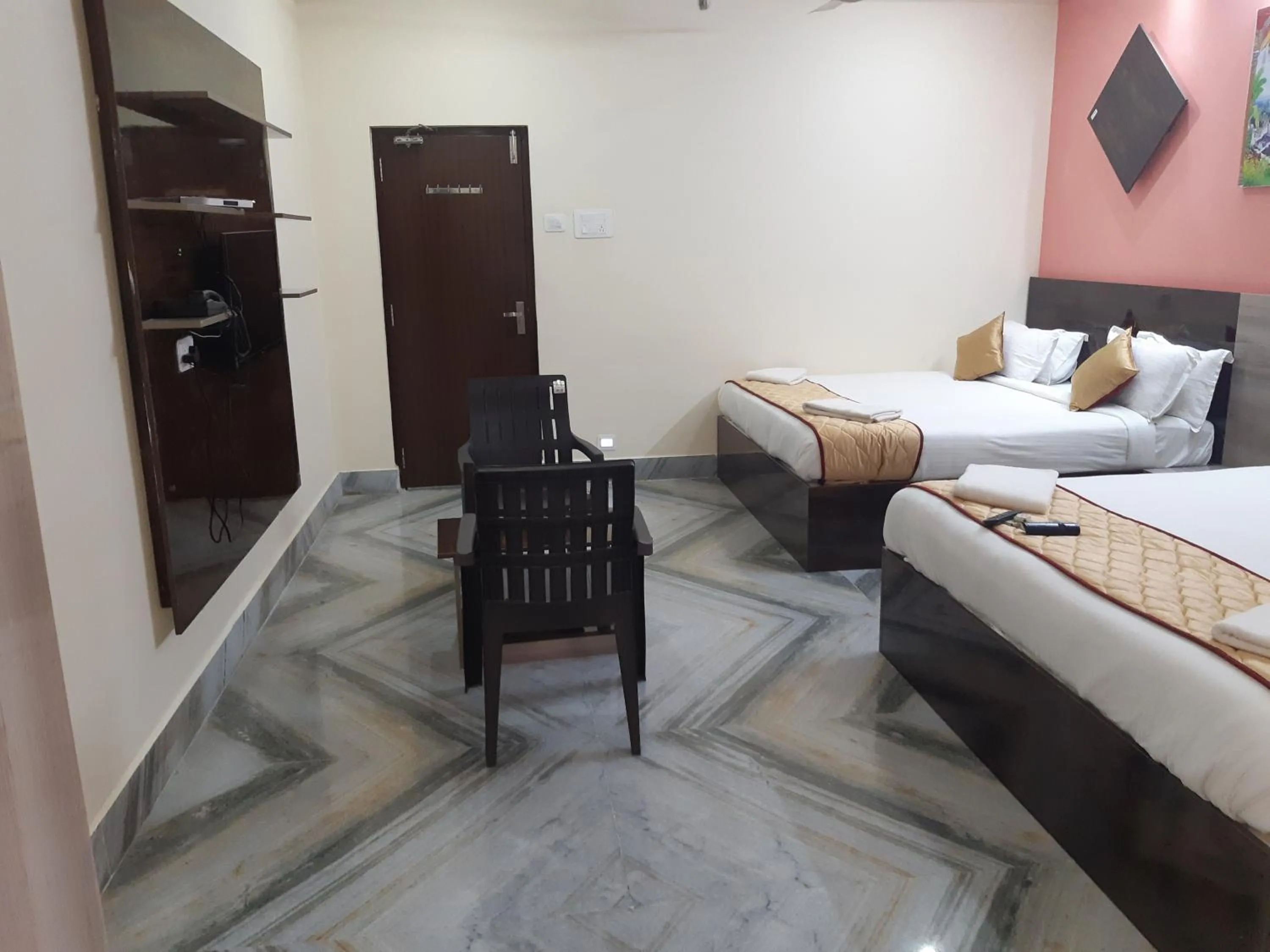 Living room, Bed in Devansh Bhanu Residency DBR
