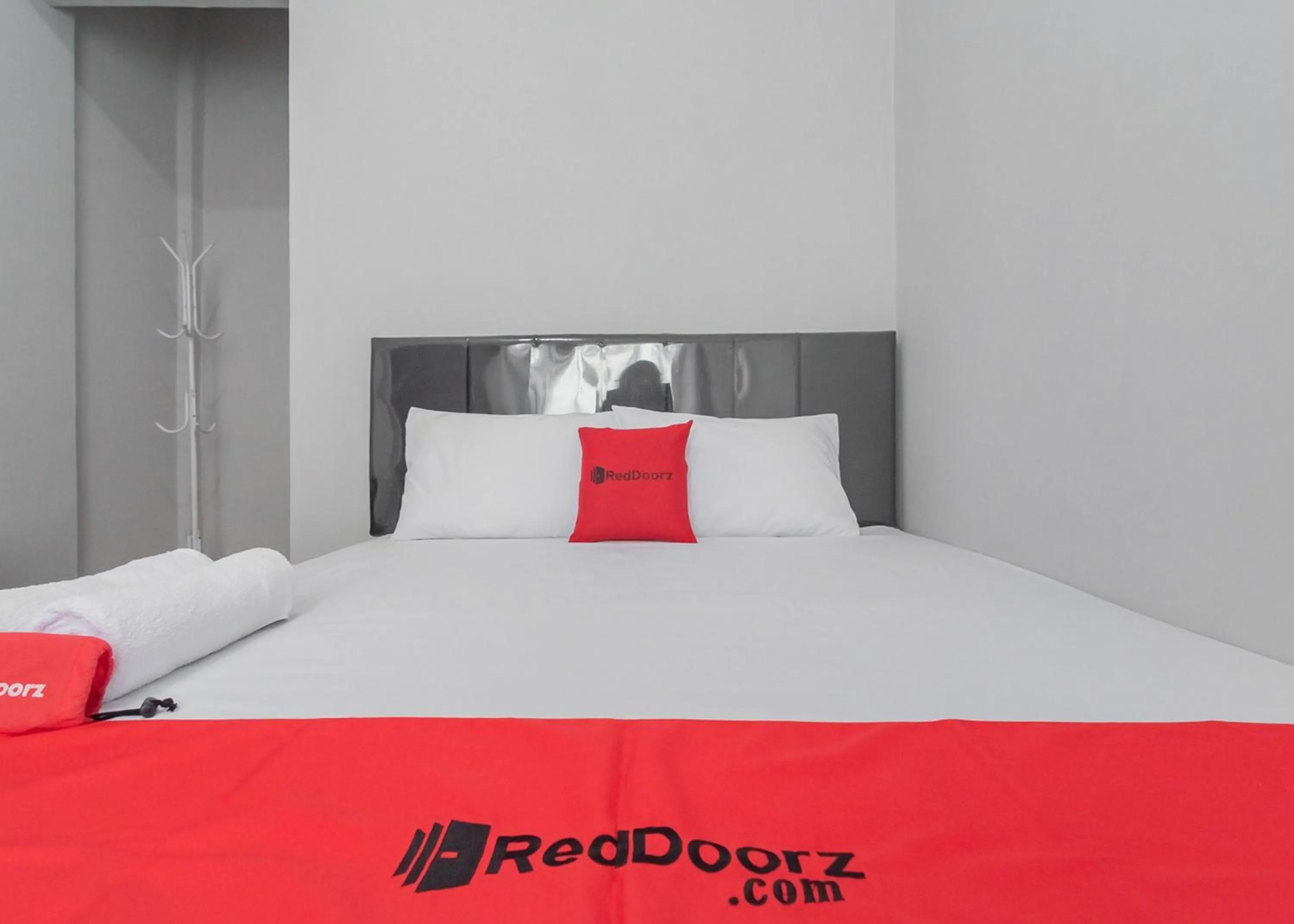 Bed in RedDoorz Syariah near Wisata Situ Gunung Sukabumi
