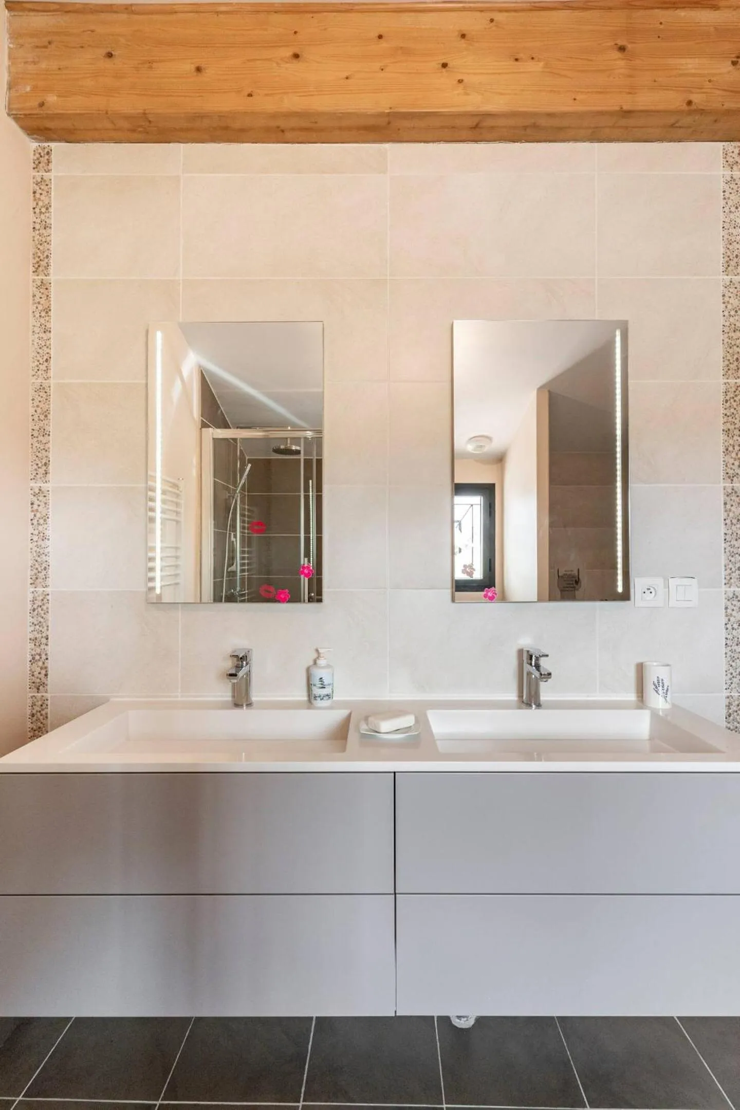 Grande chambre privée avec salle de bain et WC