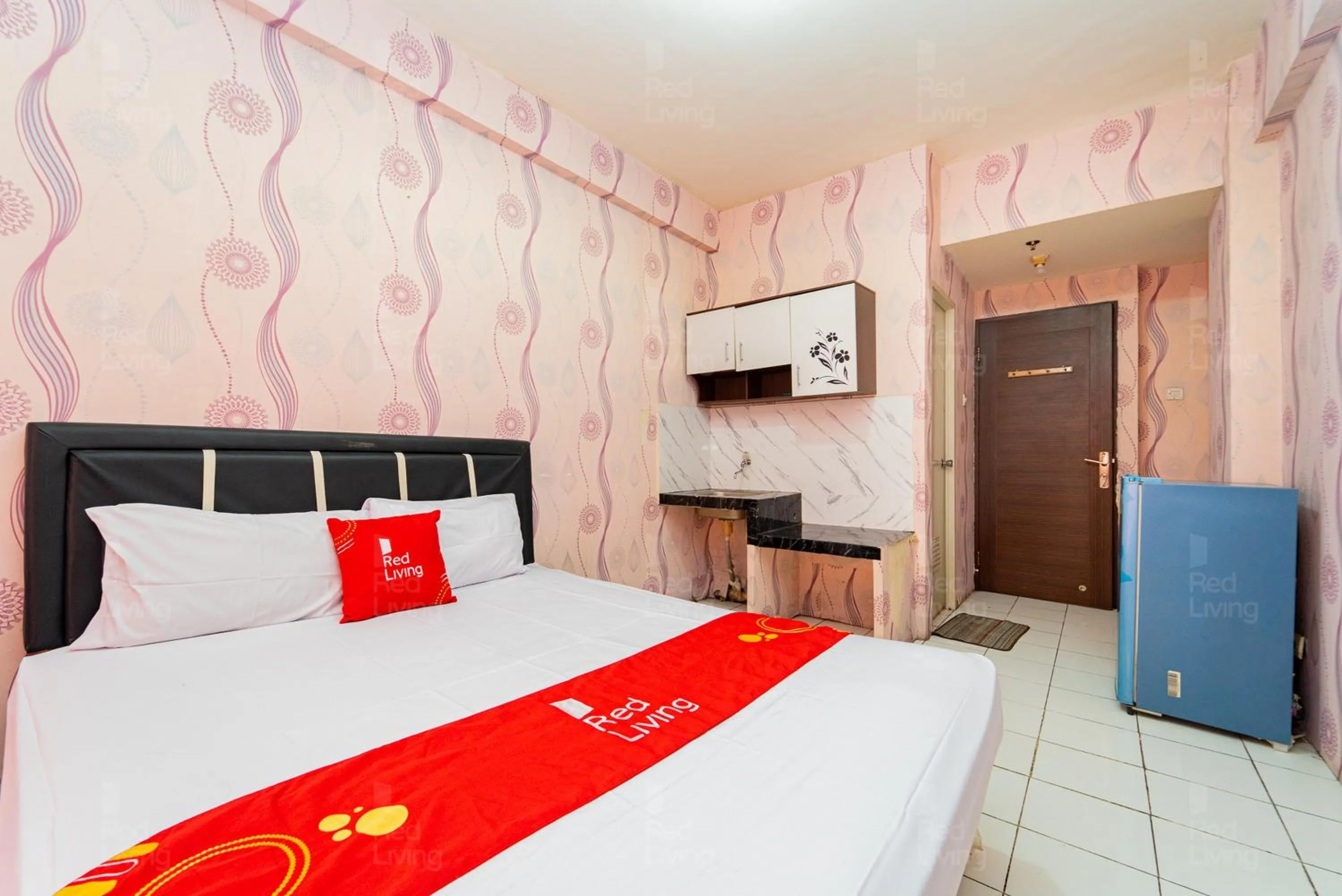 Bedroom, Bed in Apartemen City Park - Rendy Room Tower H18