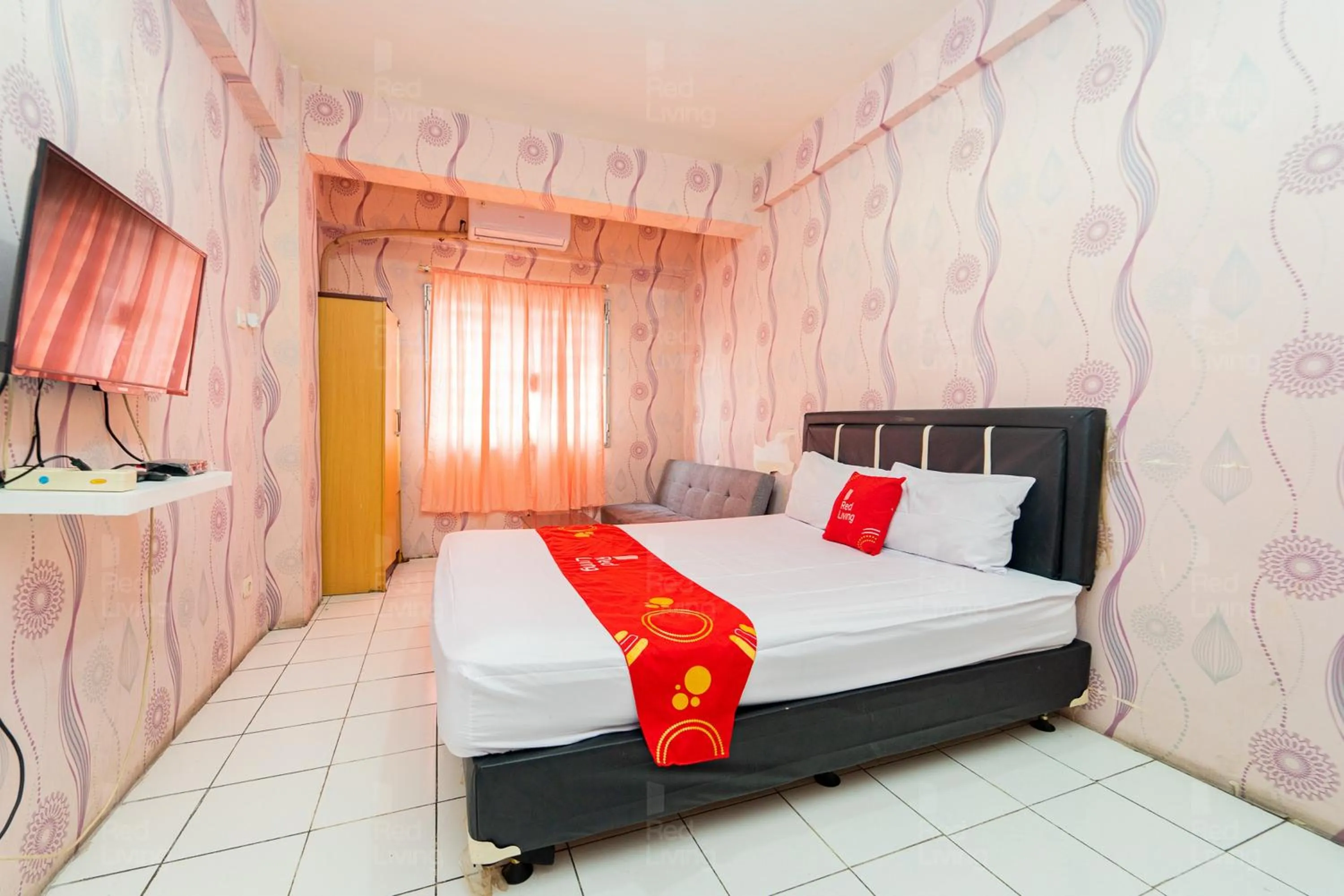 Bedroom, Bed in Apartemen City Park - Rendy Room Tower H18