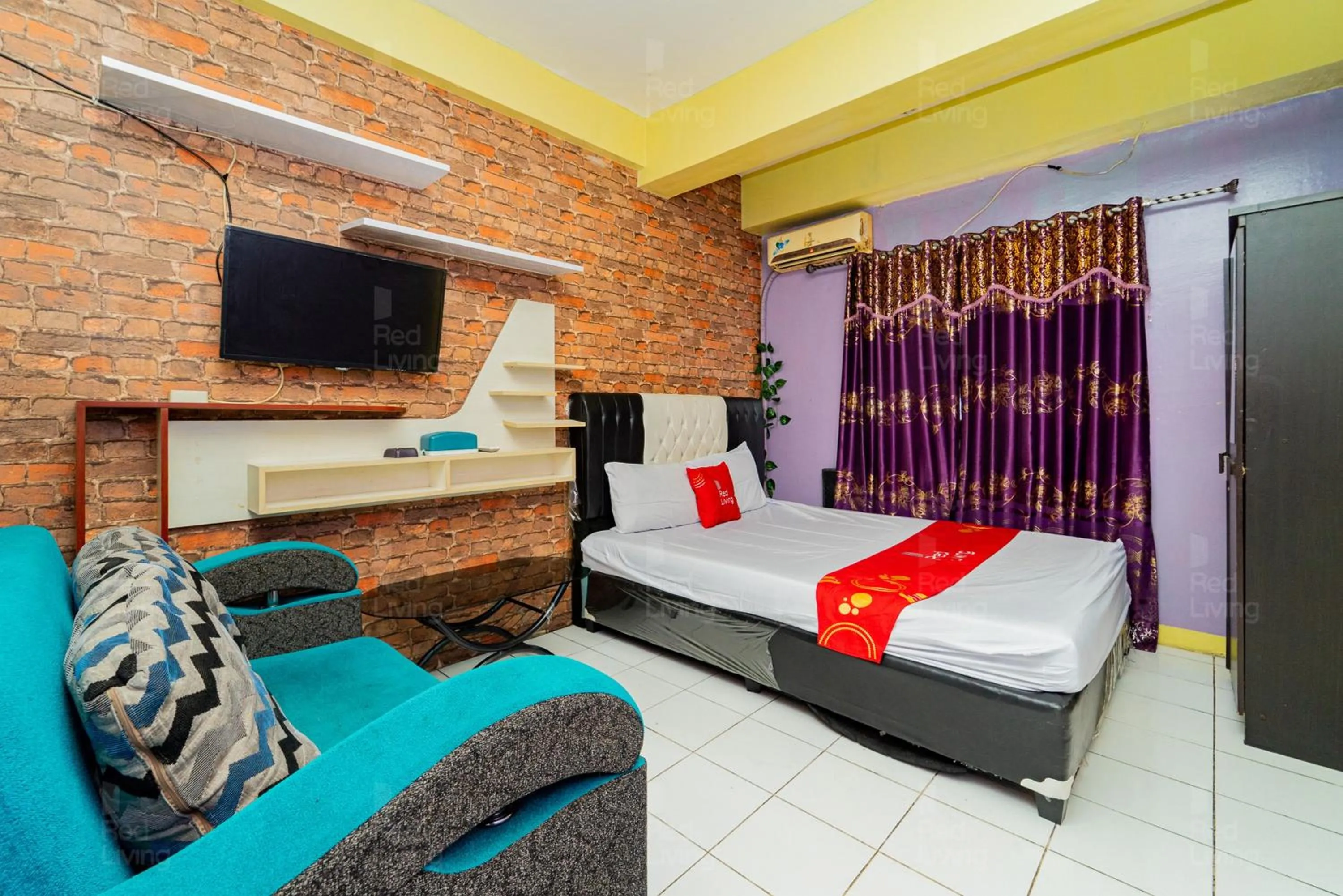 Bedroom, Bed in Apartemen City Park - Rendy Room Tower H18