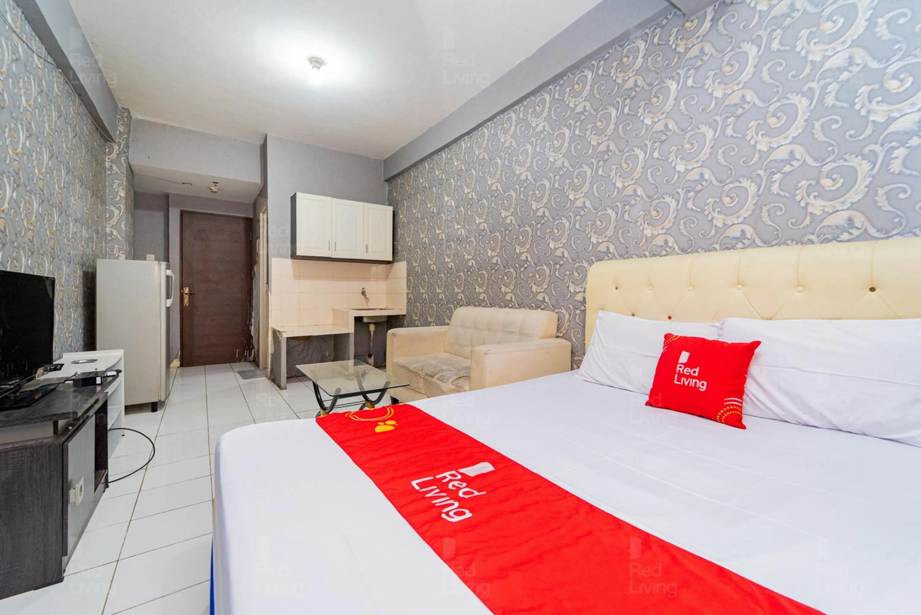 Bedroom, Bed in Apartemen City Park - Rendy Room Tower H18