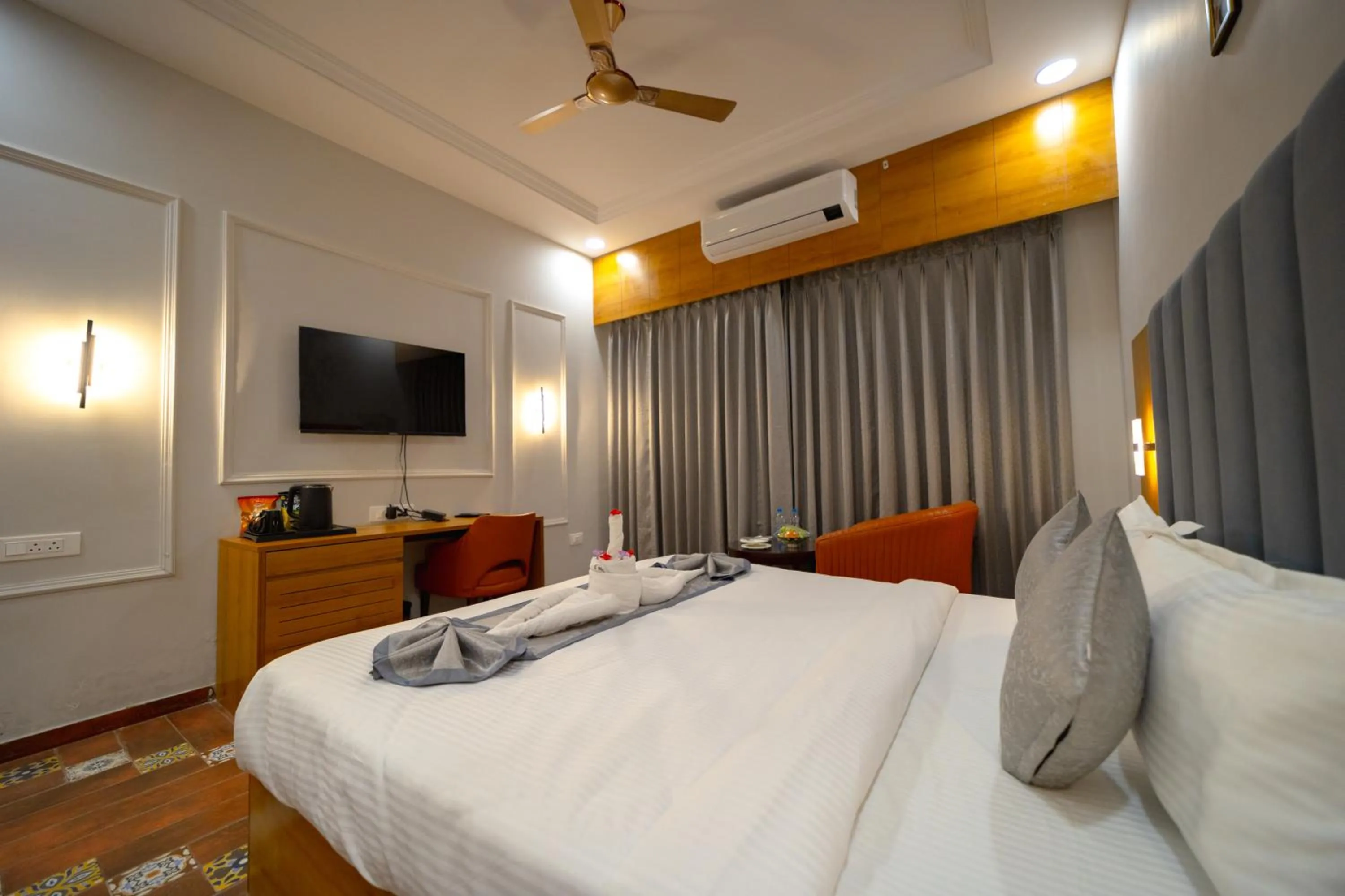 Bed in Gold Nest Rubystone Heritage