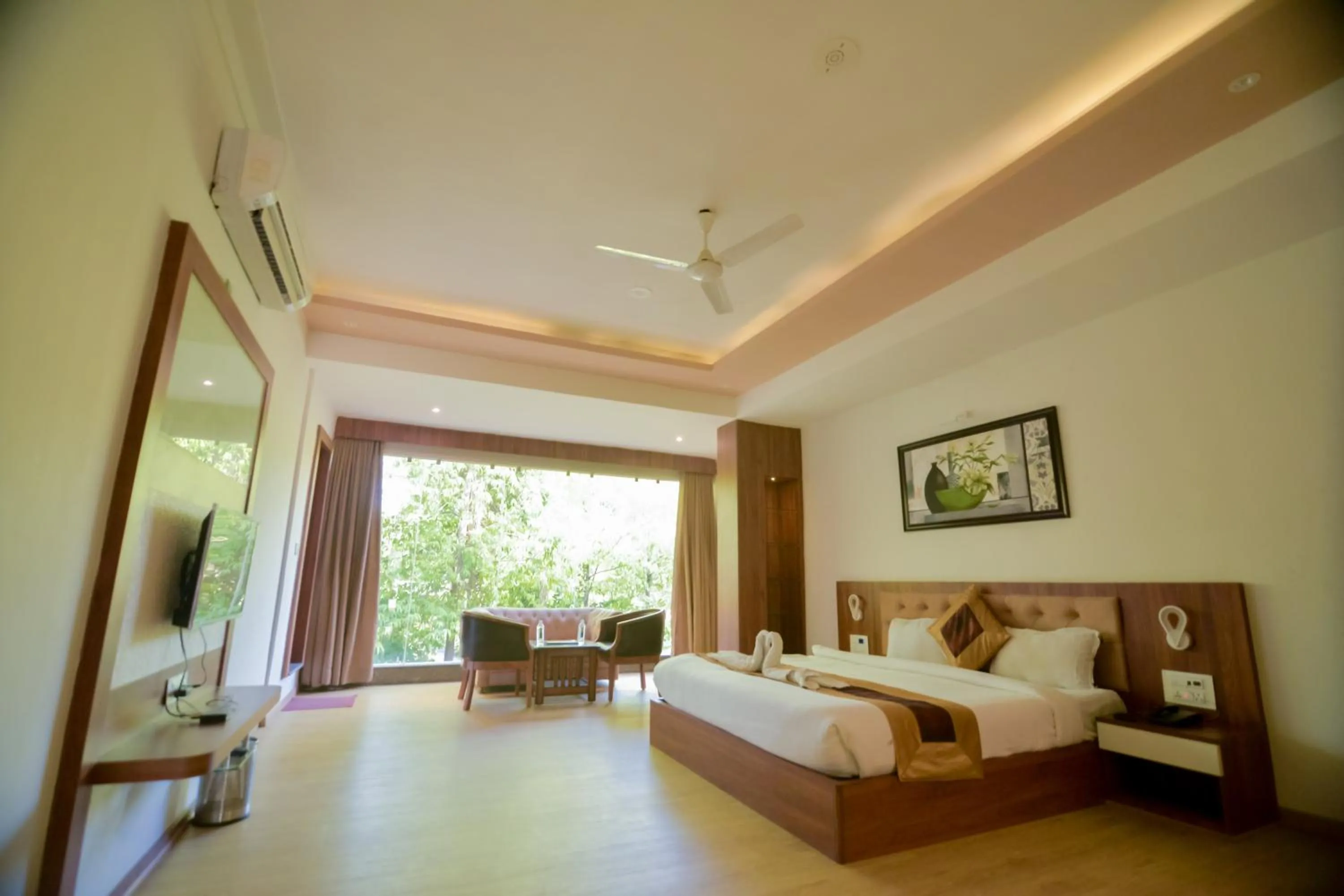 Photo of the whole room, Bed in Gold Nest Rubystone Heritage