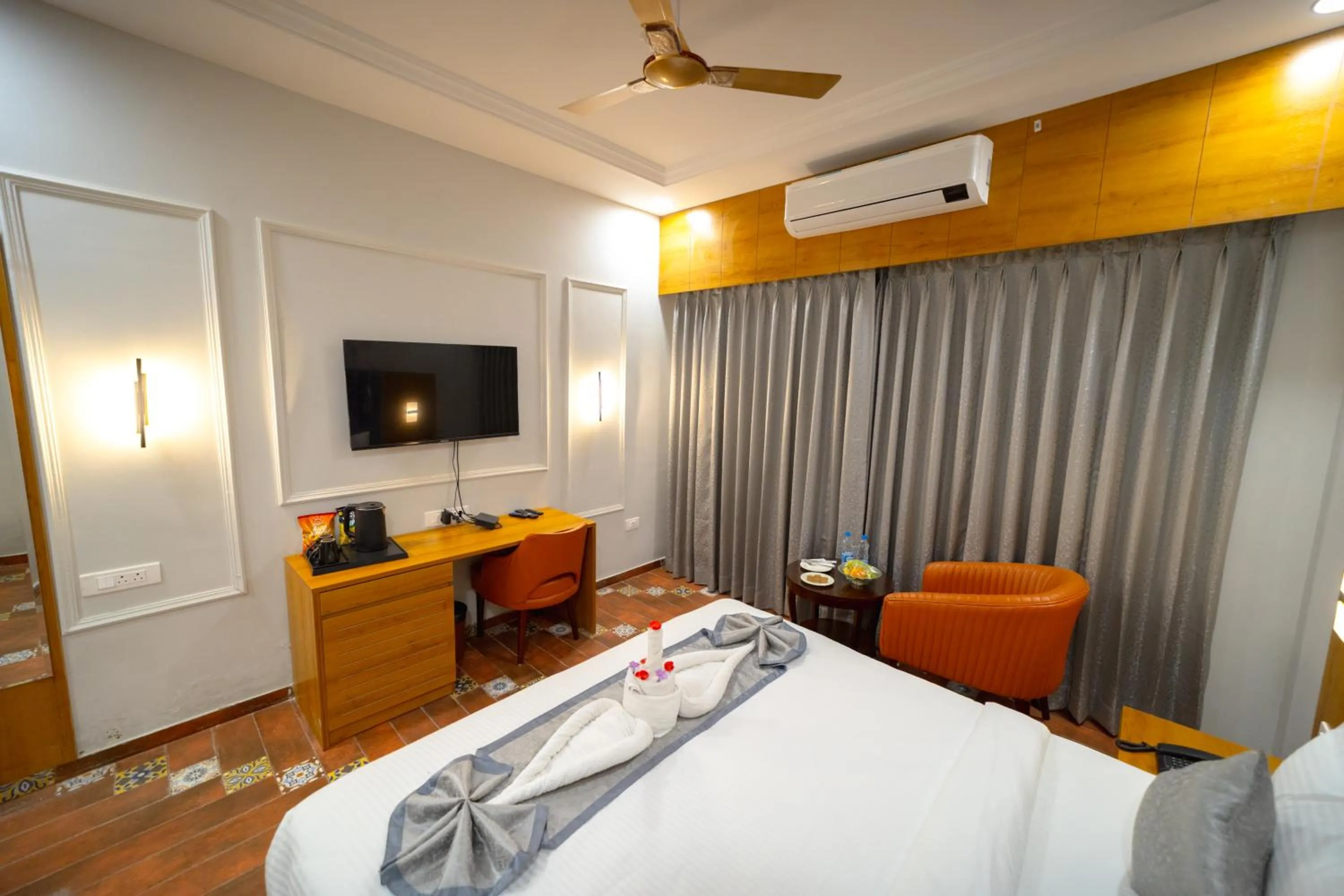 Bed in Gold Nest Rubystone Heritage