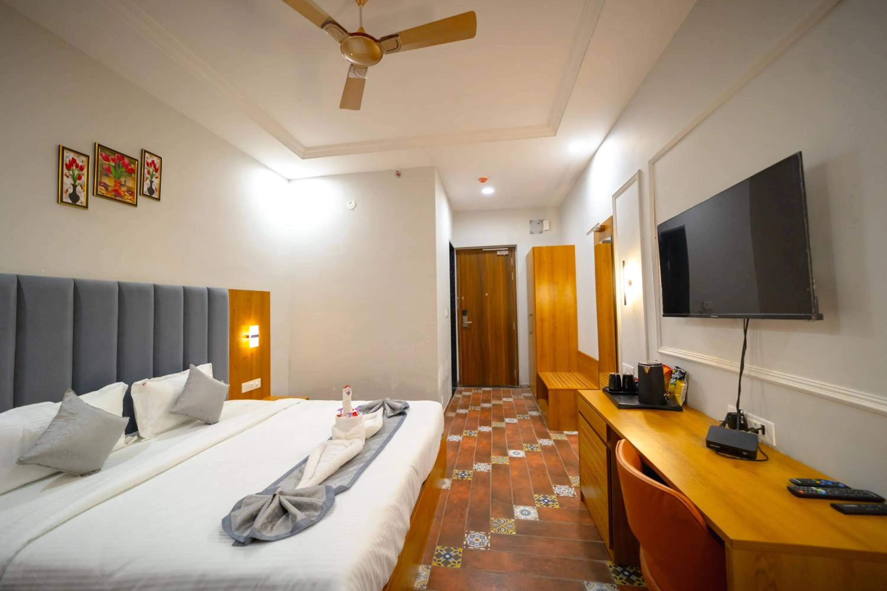 Communal lounge/ TV room, Bed in Gold Nest Rubystone Heritage