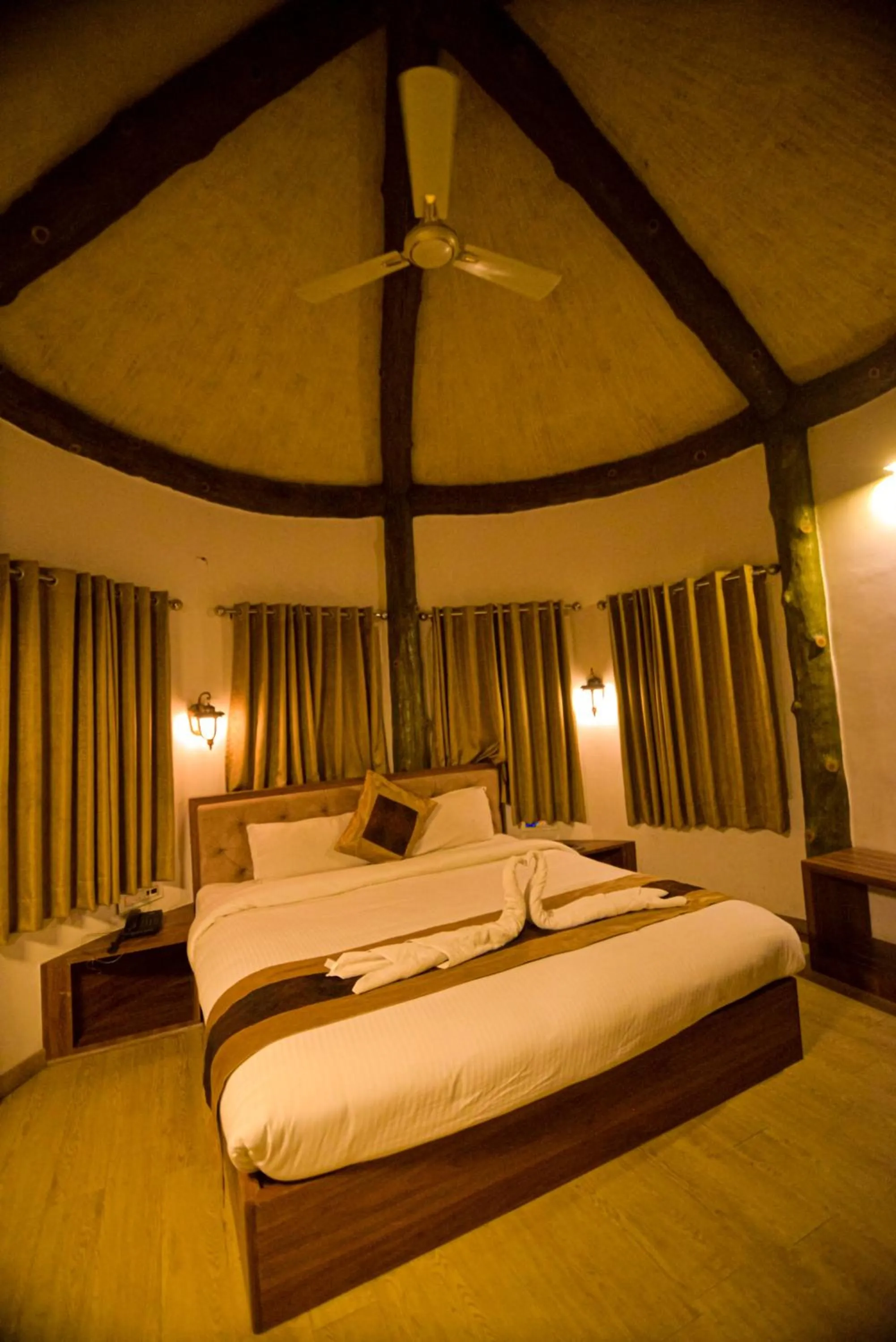 Photo of the whole room, Bed in Gold Nest Rubystone Heritage