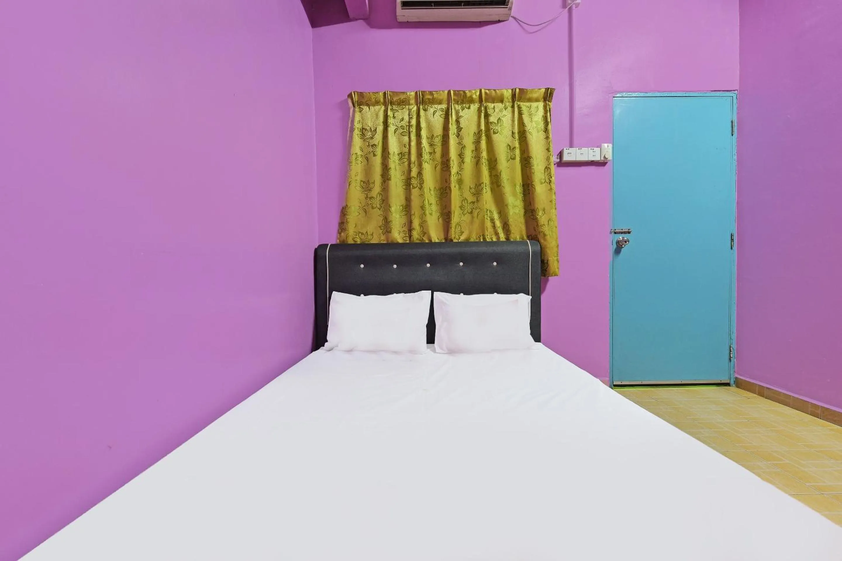 Bedroom in SPOT ON 90144 Corridor Hotel 1