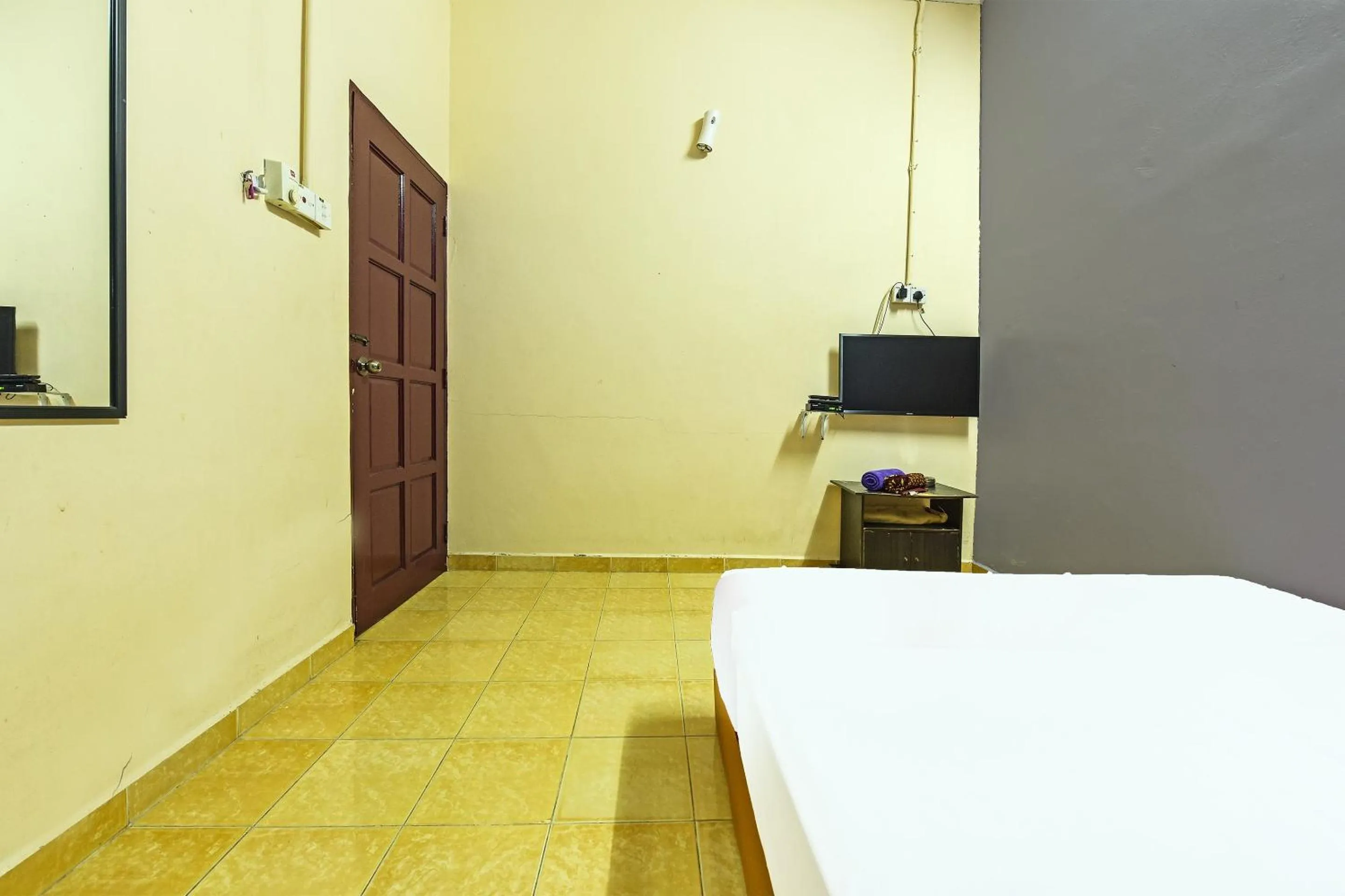 Bedroom in SPOT ON 90144 Corridor Hotel 1