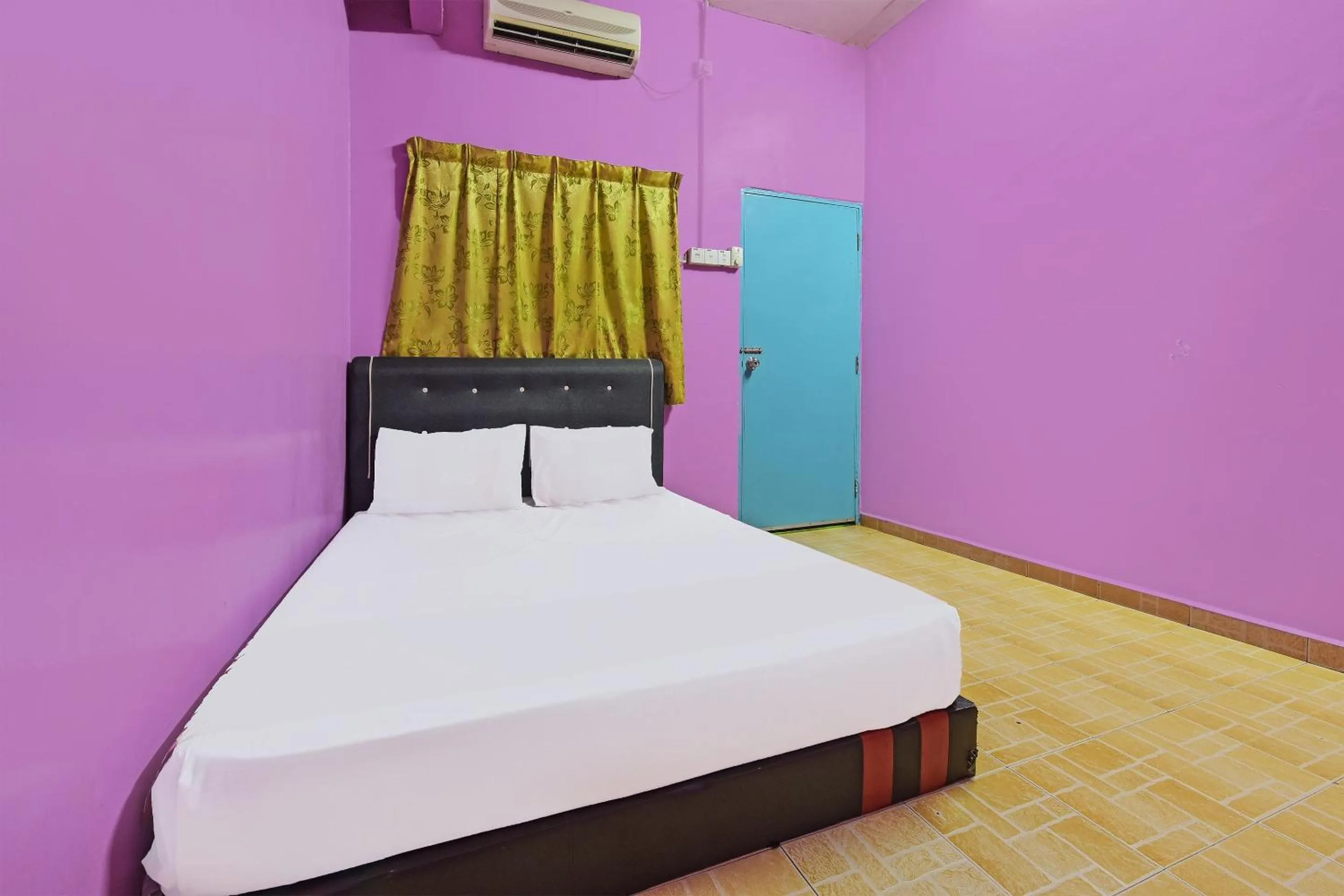 Bedroom in SPOT ON 90144 Corridor Hotel 1