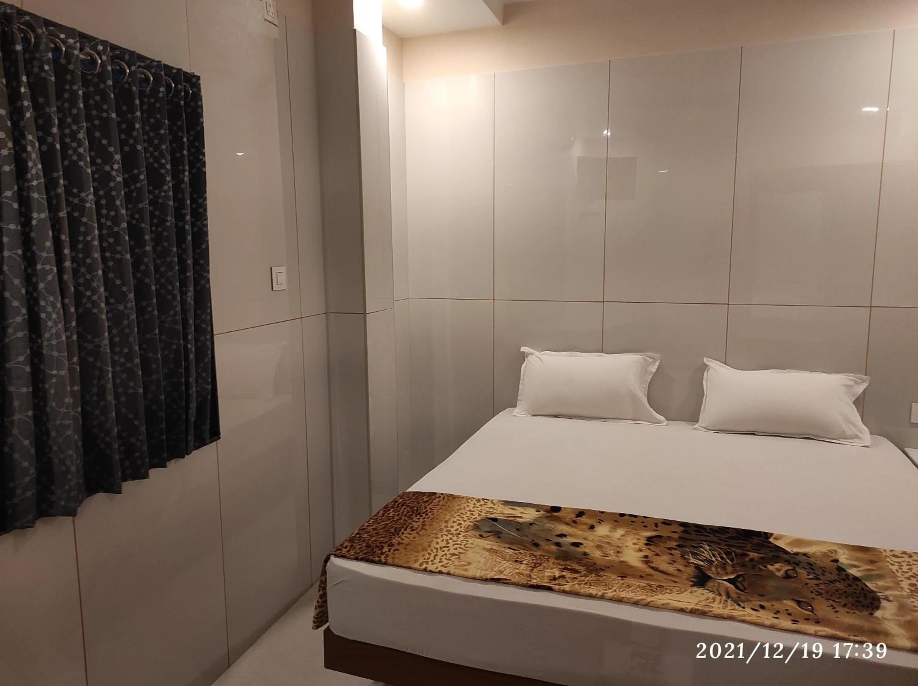 Bed in Quilon Residency