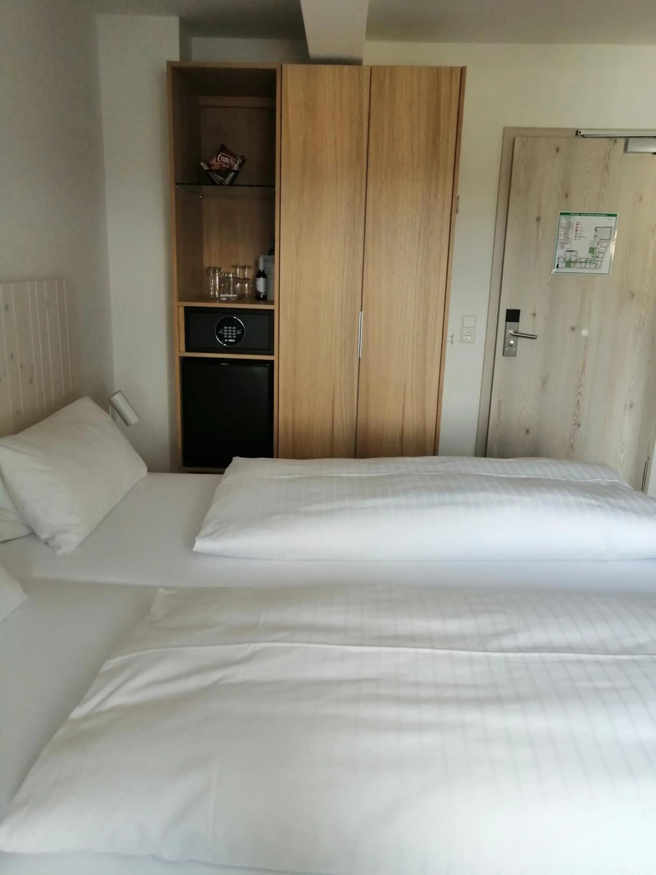 Photo of the whole room, Bed in Flair Hotel zum Schiff