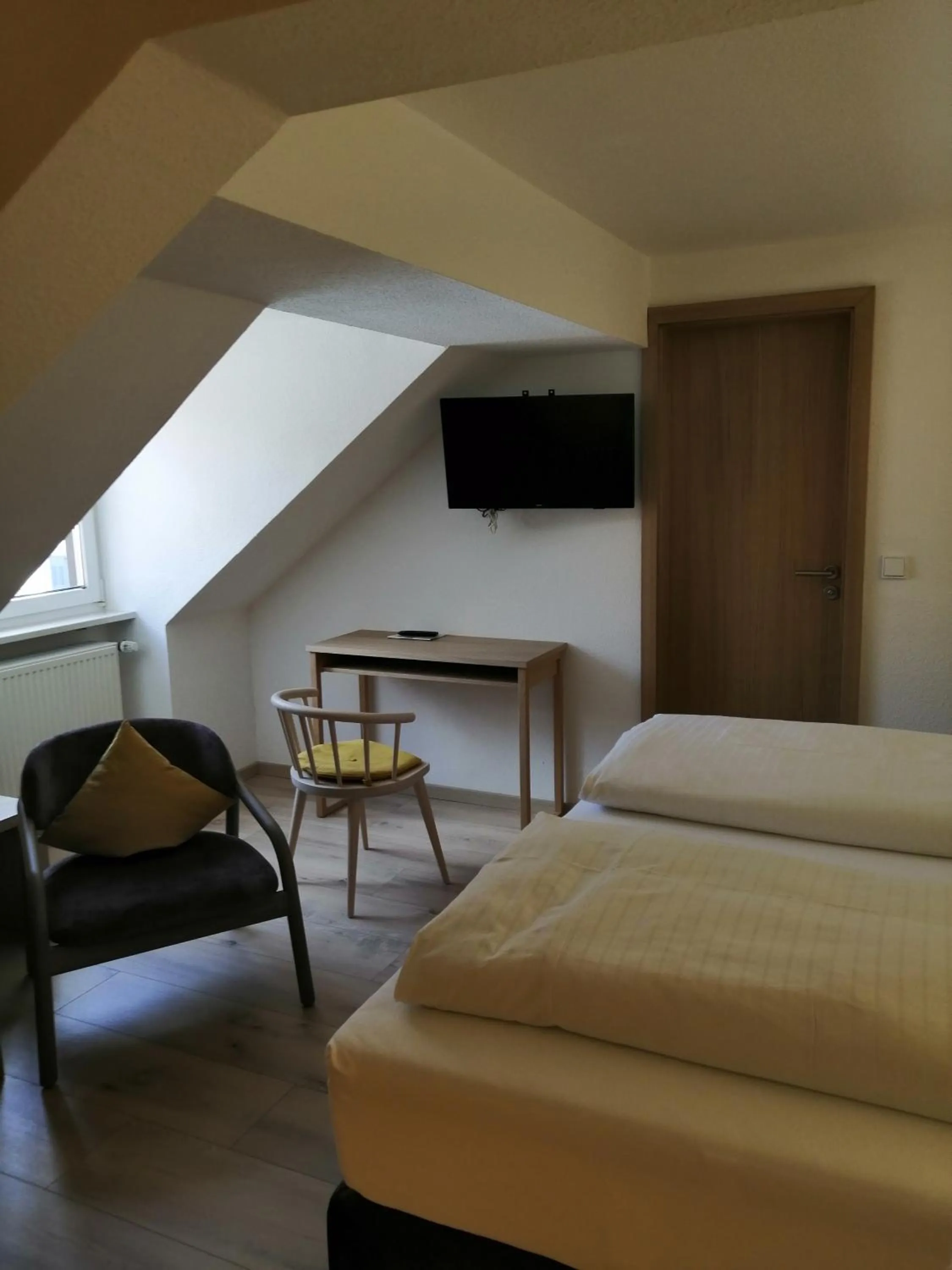 Photo of the whole room, Bed in Flair Hotel zum Schiff