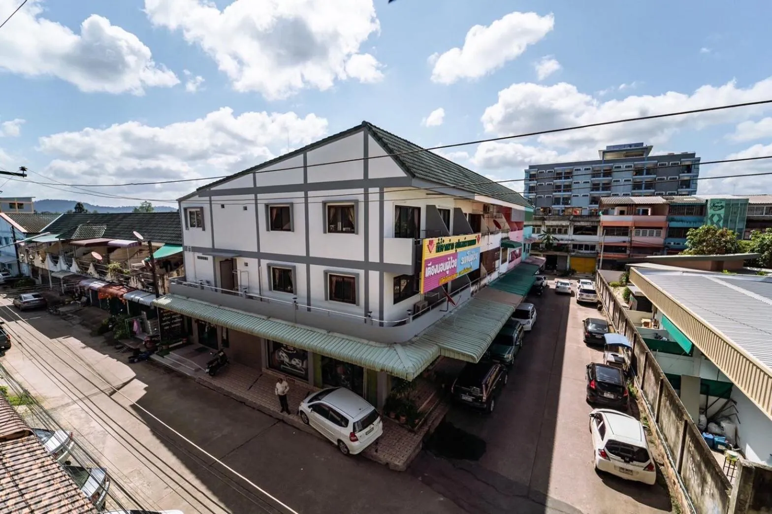 Facade/entrance in OYO 75377 Check In House