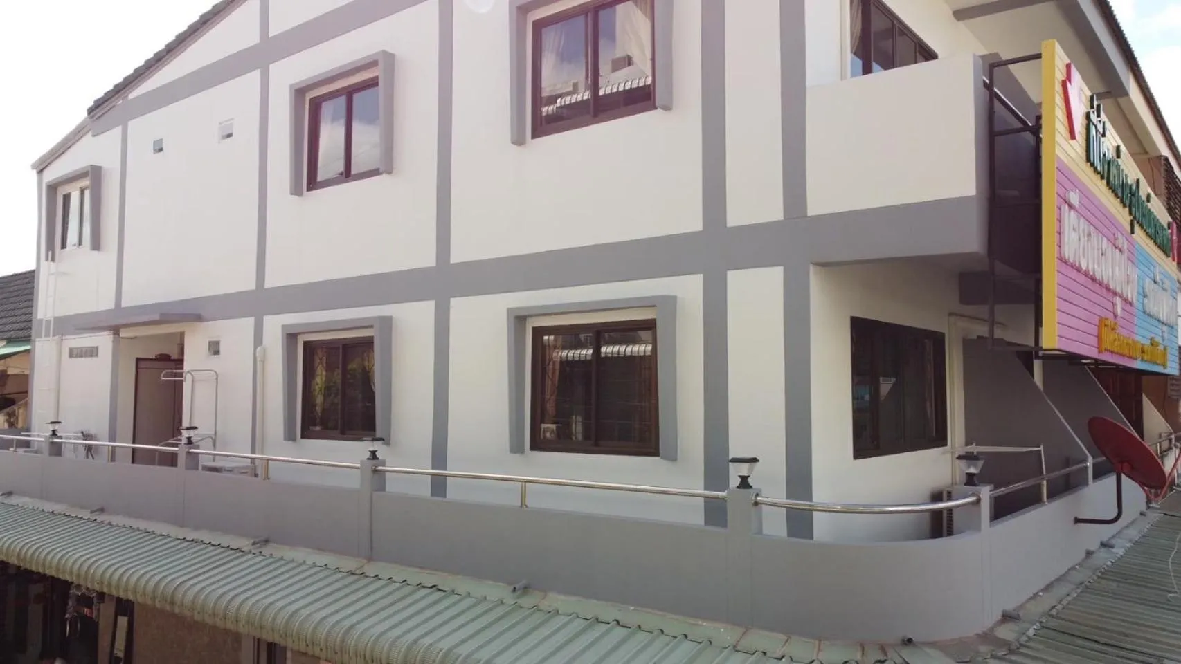 Facade/entrance in OYO 75377 Check In House