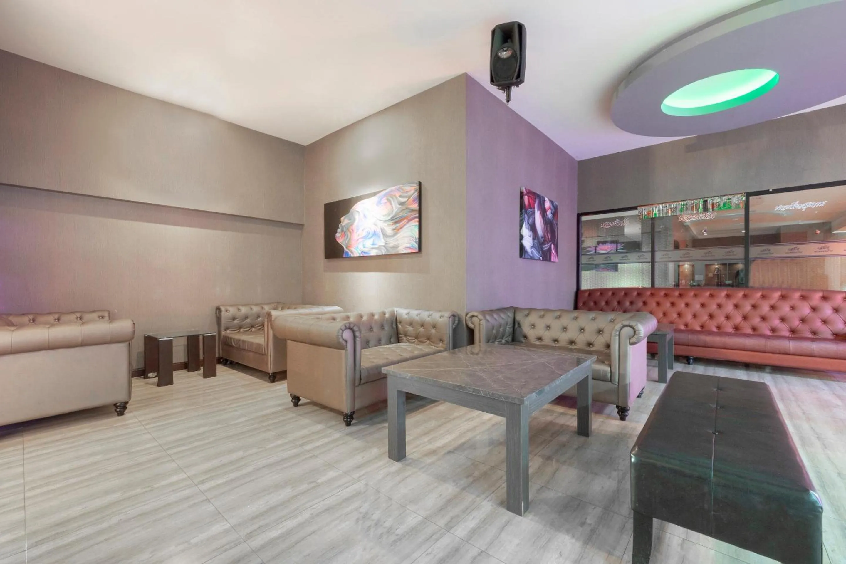 Restaurant/places to eat in OYO 75382 Chonburi Hotel