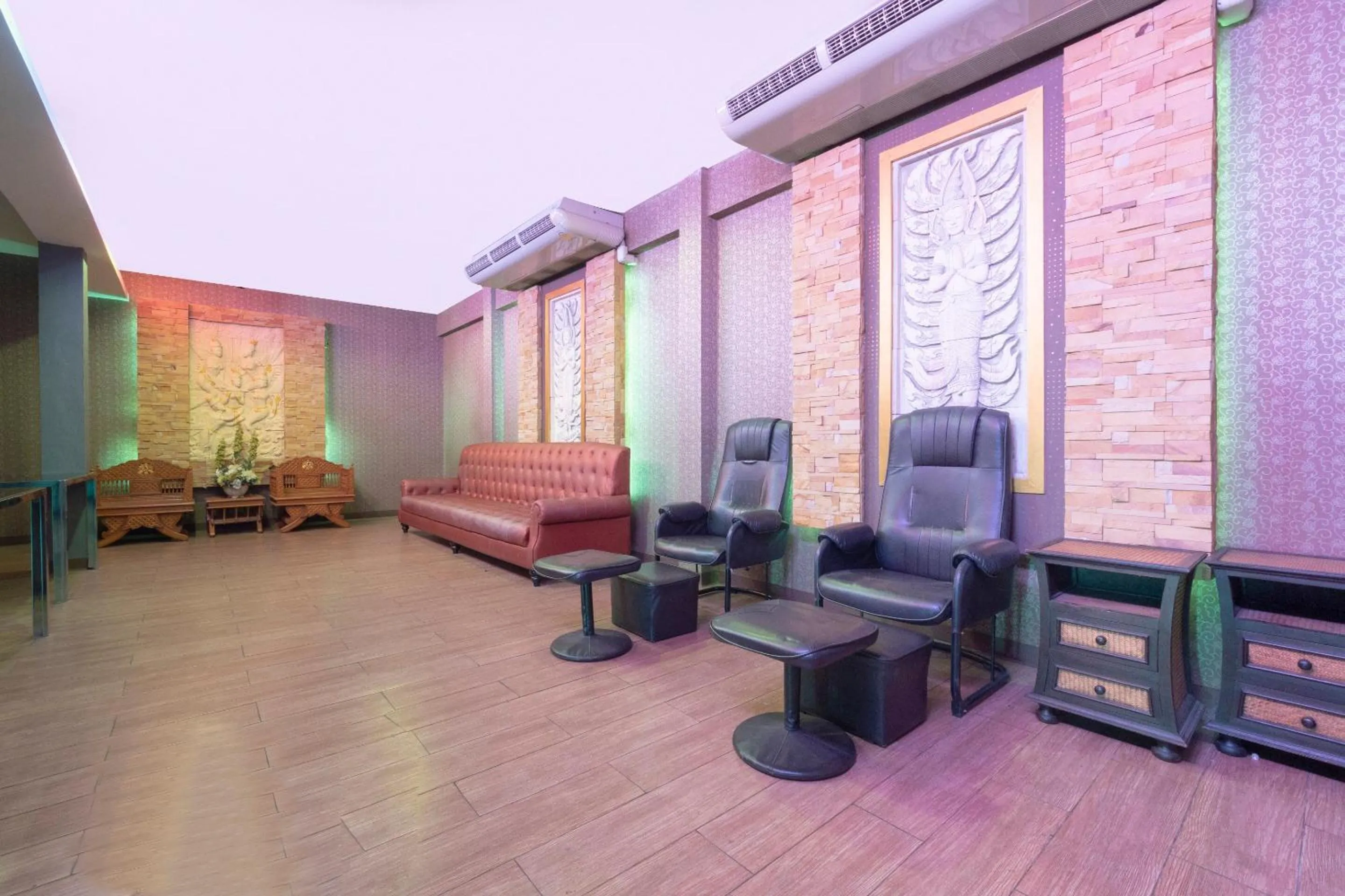 OYO 75382 Chonburi Hotel