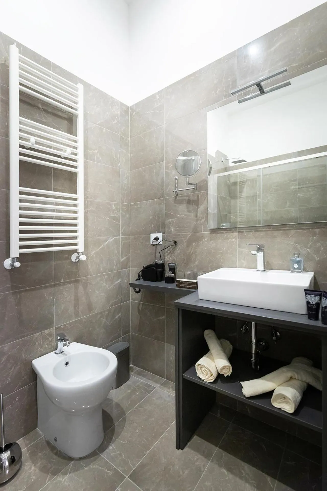 Bathroom in FJ Bianco Guest House