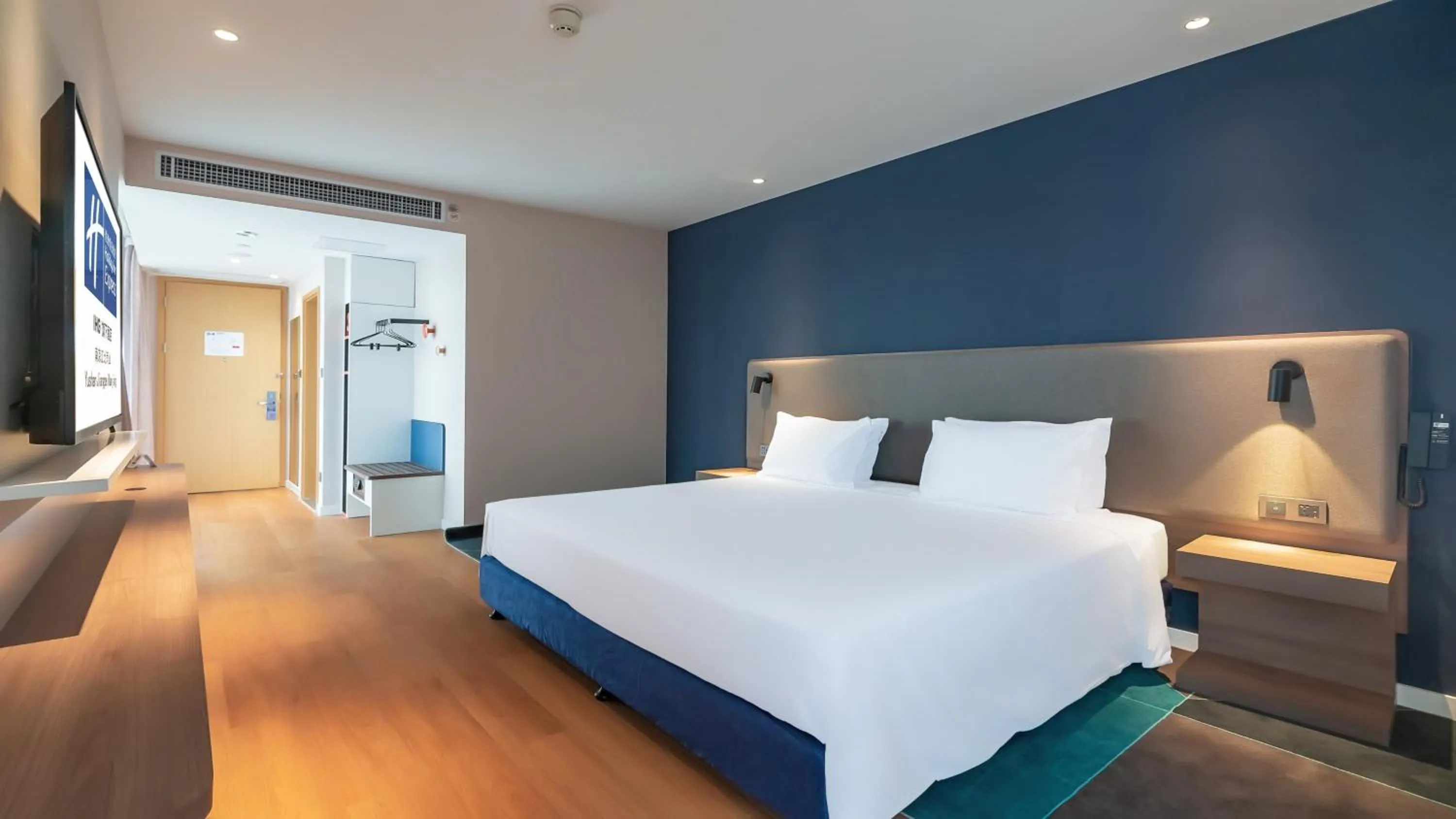 Photo of the whole room in Holiday Inn Express Nanjing Jiangbei Yushan, an IHG Hotel