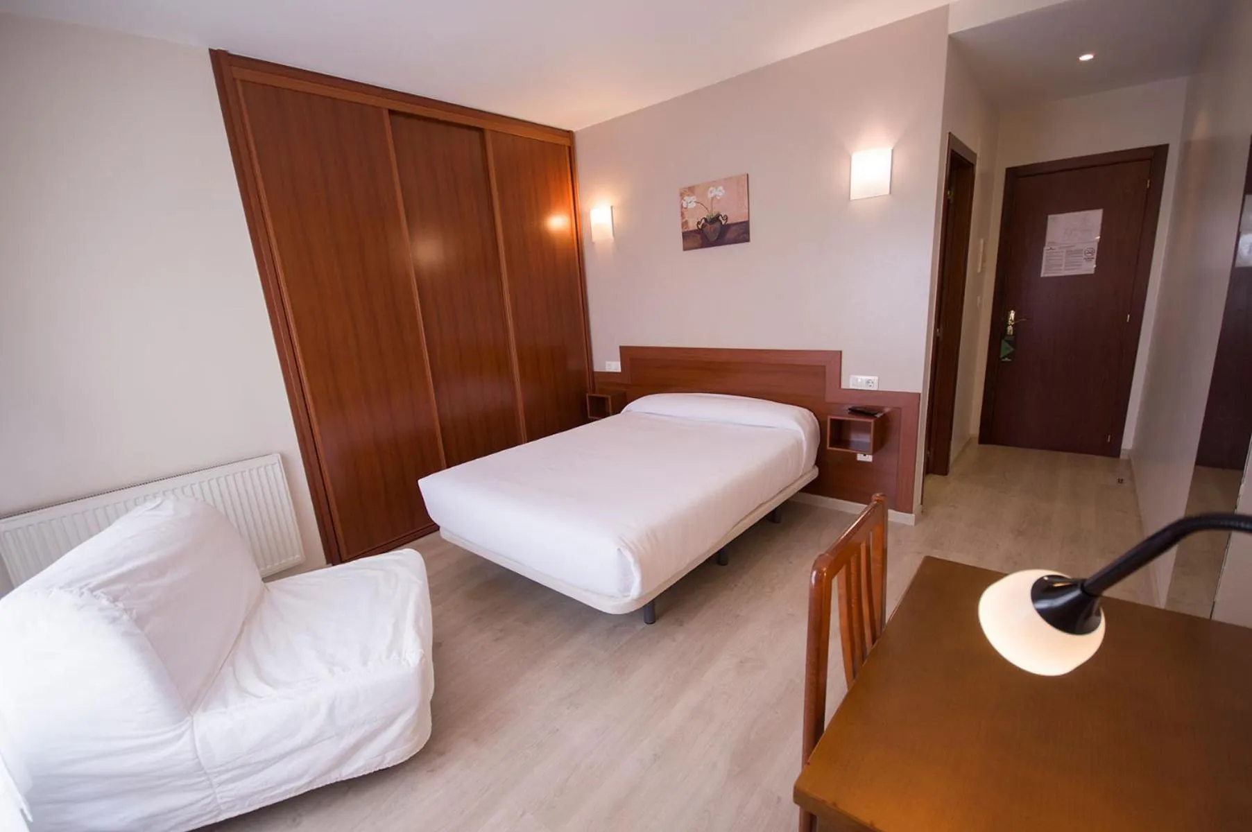 Photo of the whole room, Bed in U-Hotel Darío Lugo