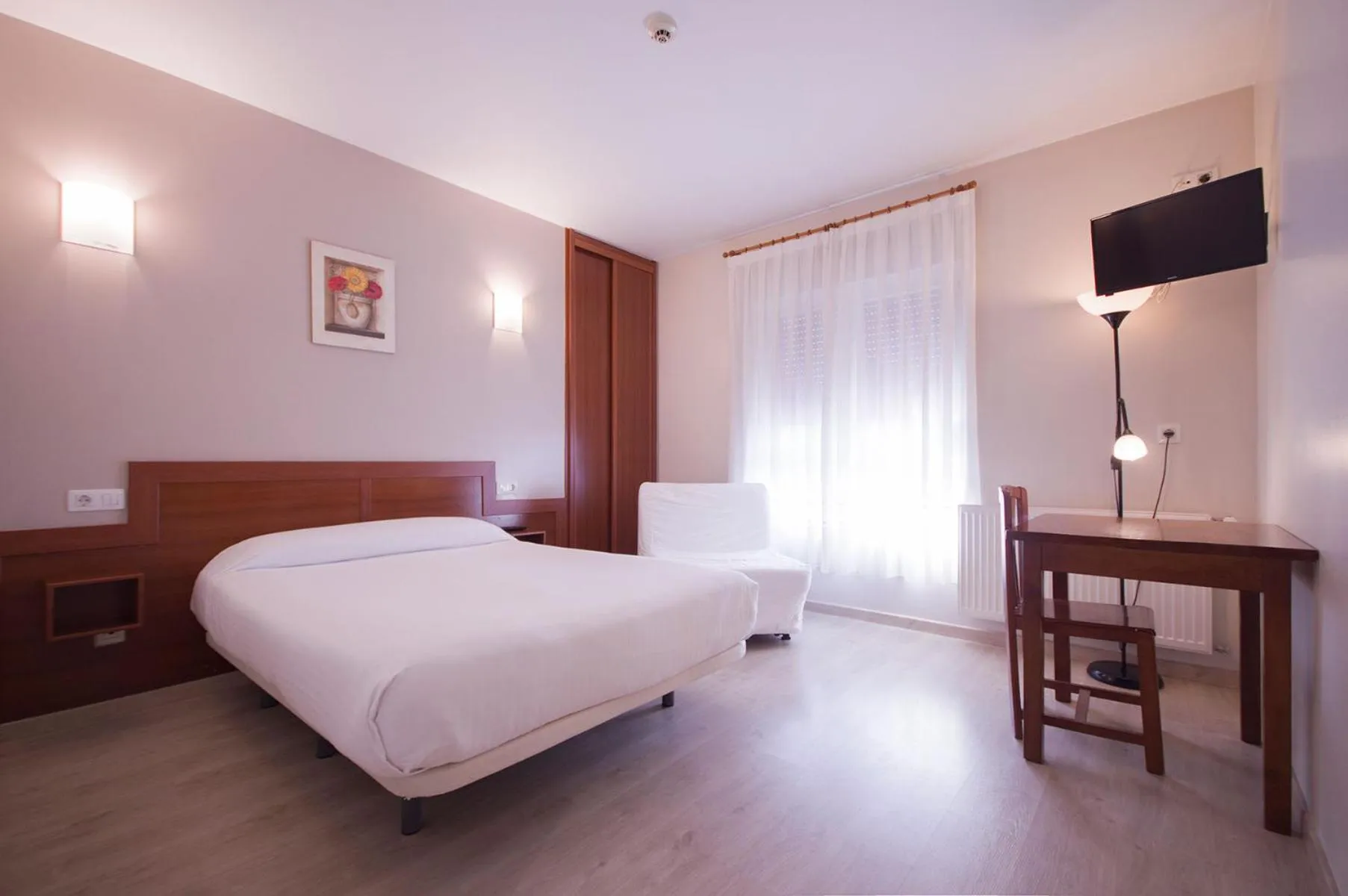 Photo of the whole room, Bed in U-Hotel Darío Lugo
