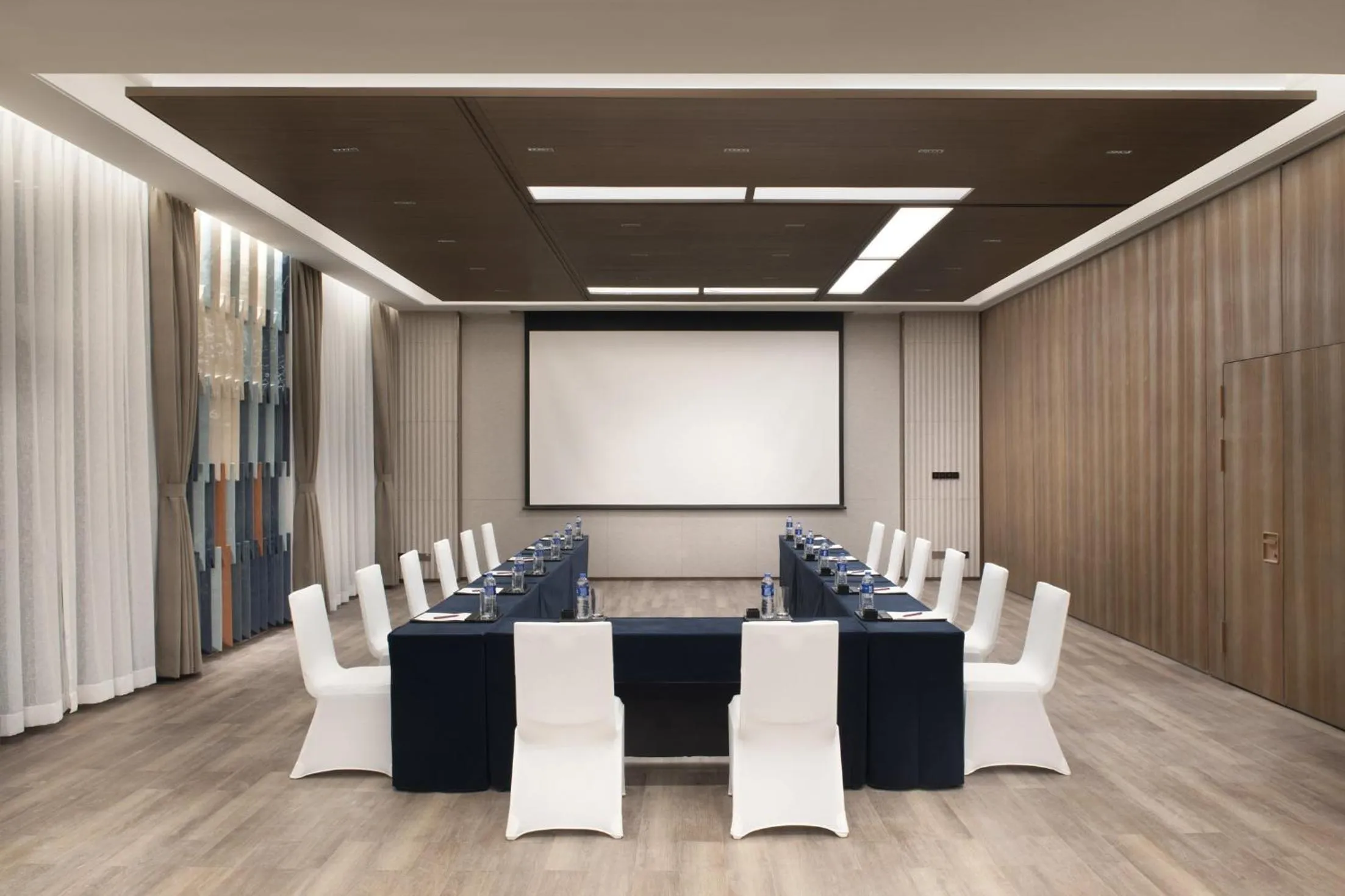 Meeting/conference room in Crowne Plaza Beijing Badaling by IHG