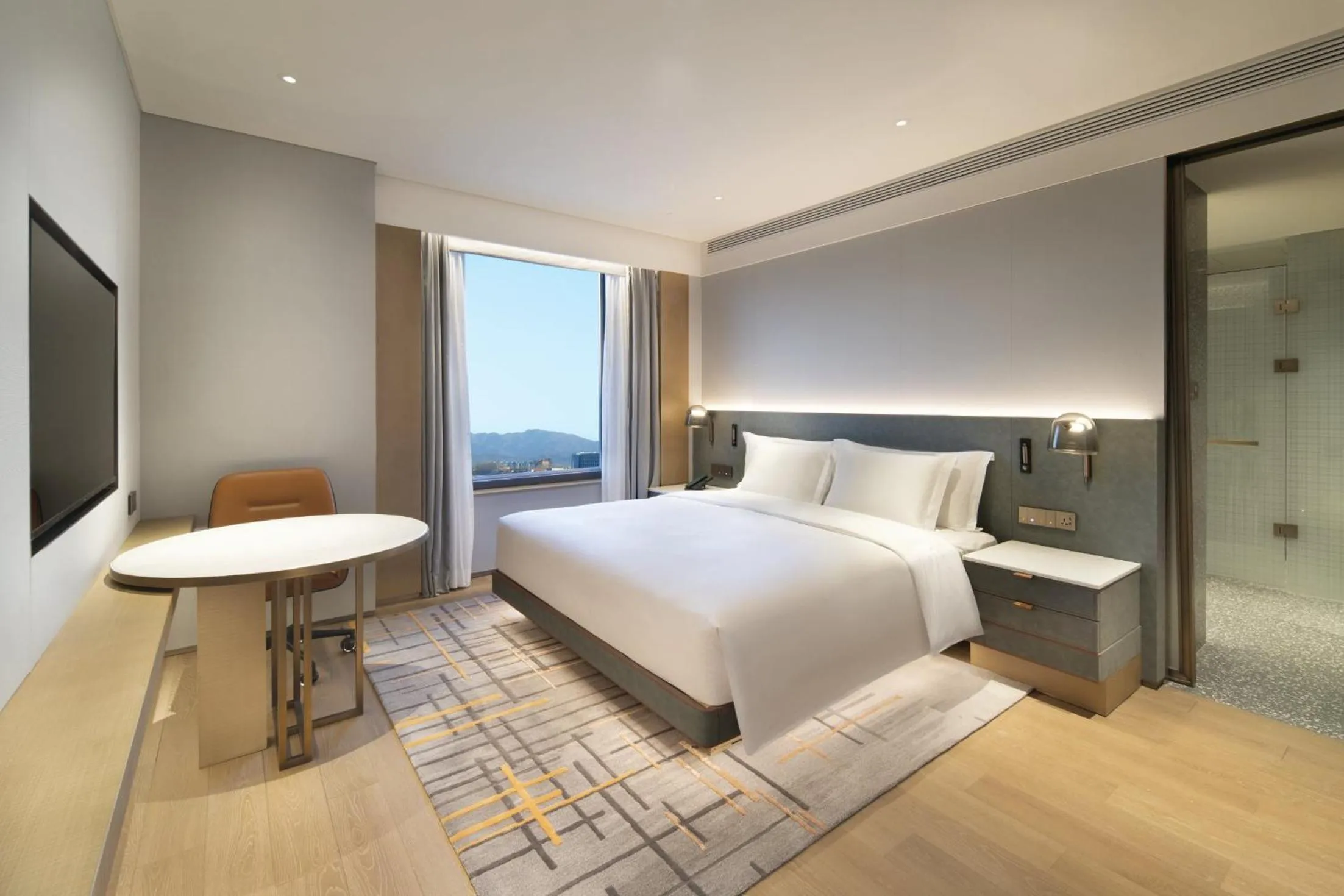 Photo of the whole room, Bed in Crowne Plaza Beijing Badaling by IHG