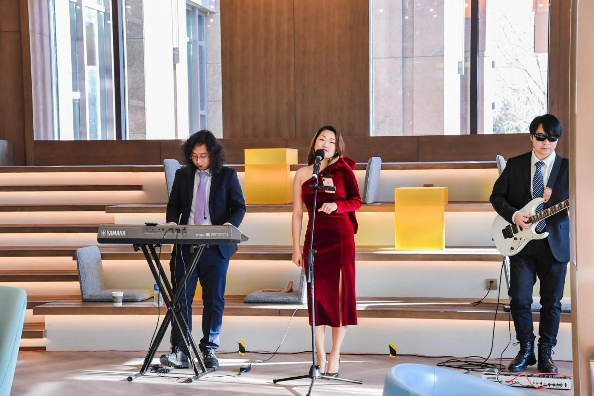 Lounge or bar in Crowne Plaza Beijing Badaling by IHG