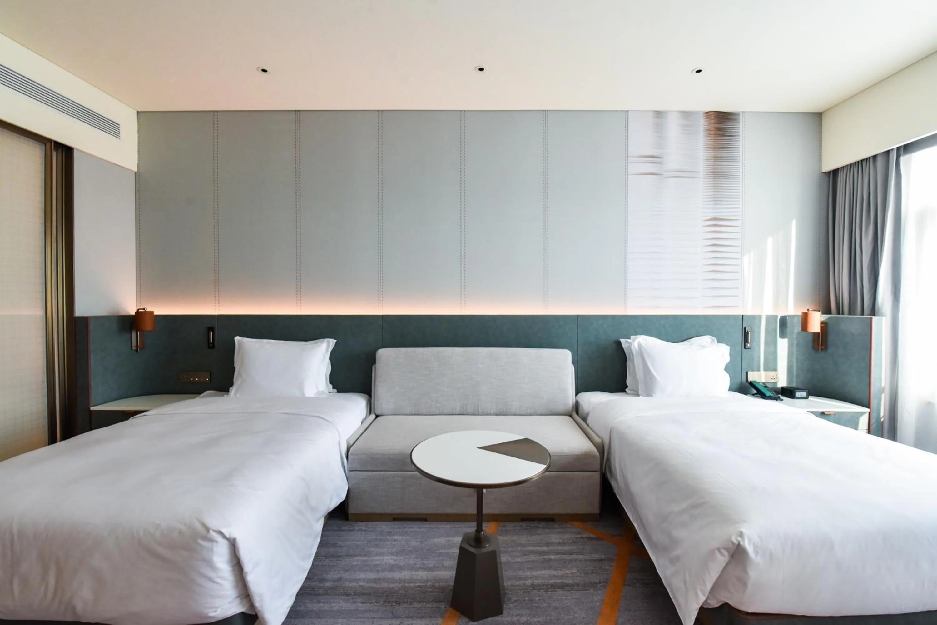 Bed in Crowne Plaza Beijing Badaling by IHG