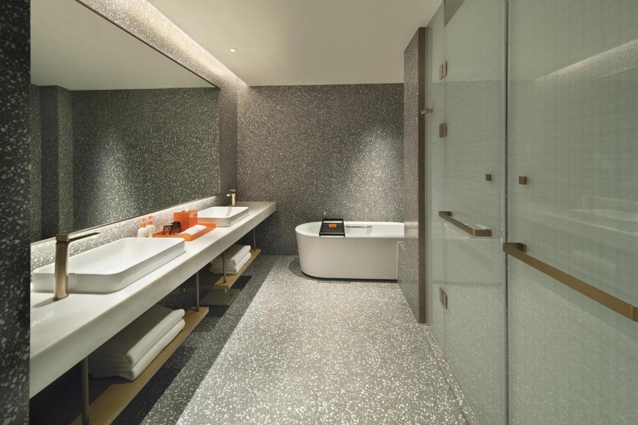 Photo of the whole room, Bed in Crowne Plaza Beijing Badaling by IHG