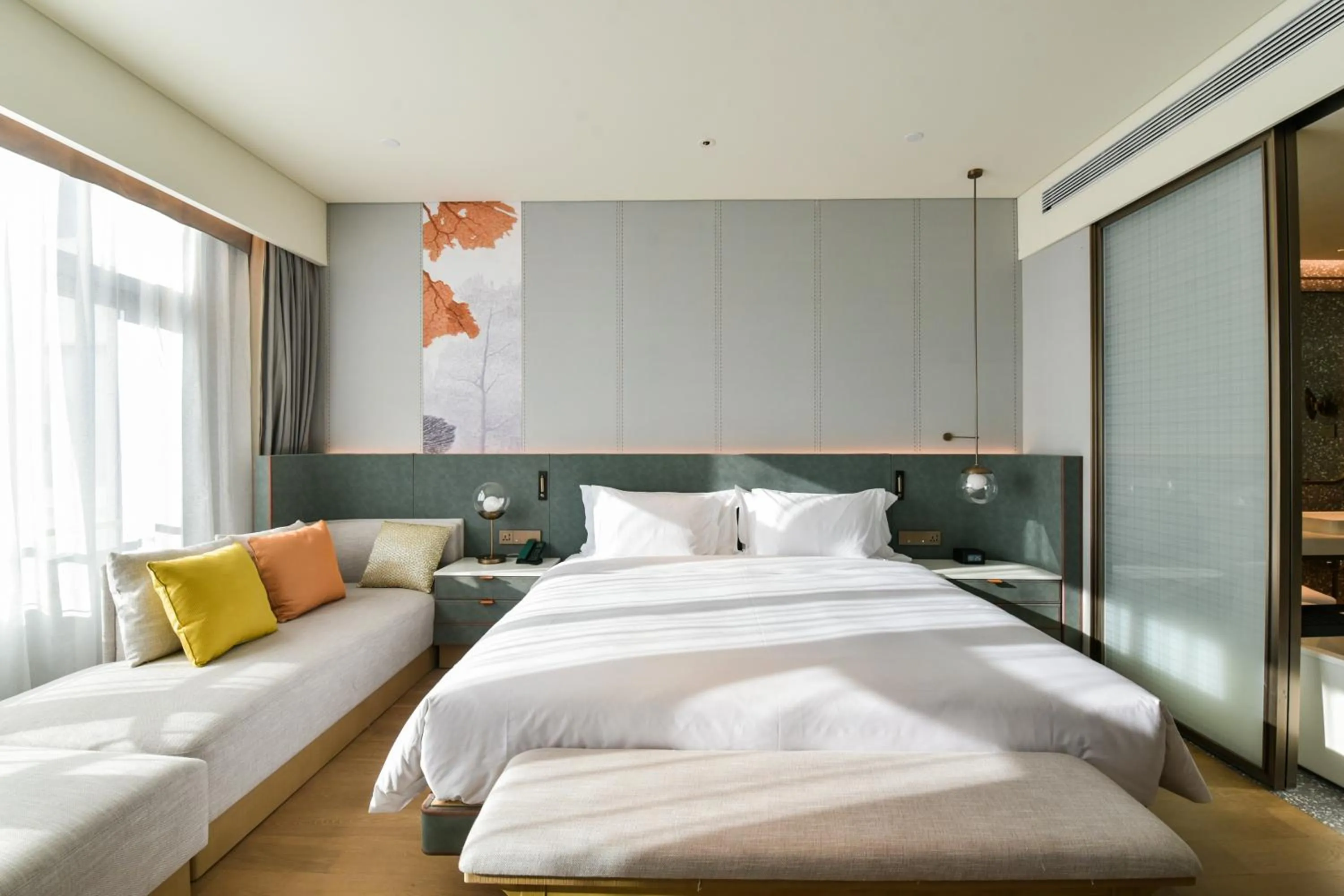 Bed in Crowne Plaza Beijing Badaling by IHG