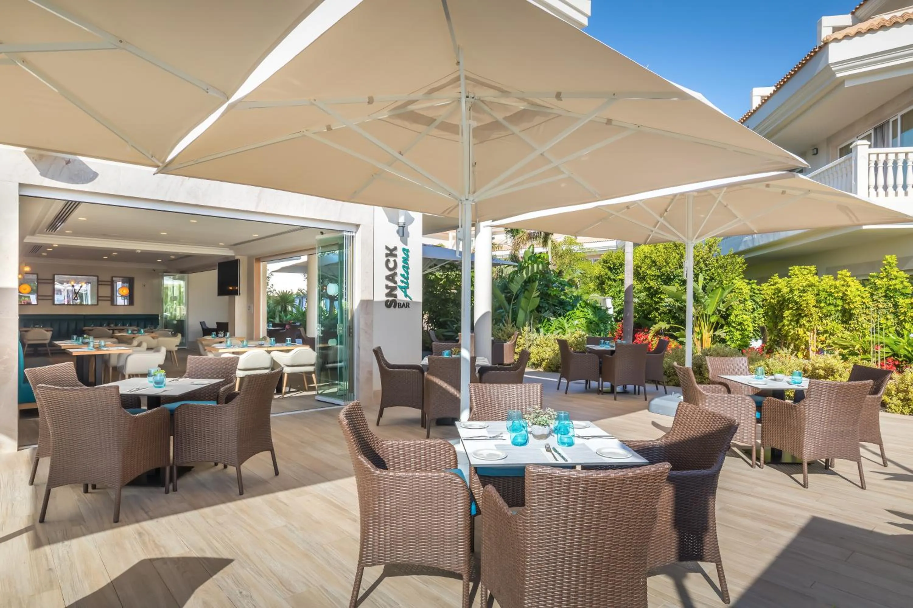 Lounge or bar in Barceló la Nucía Hills