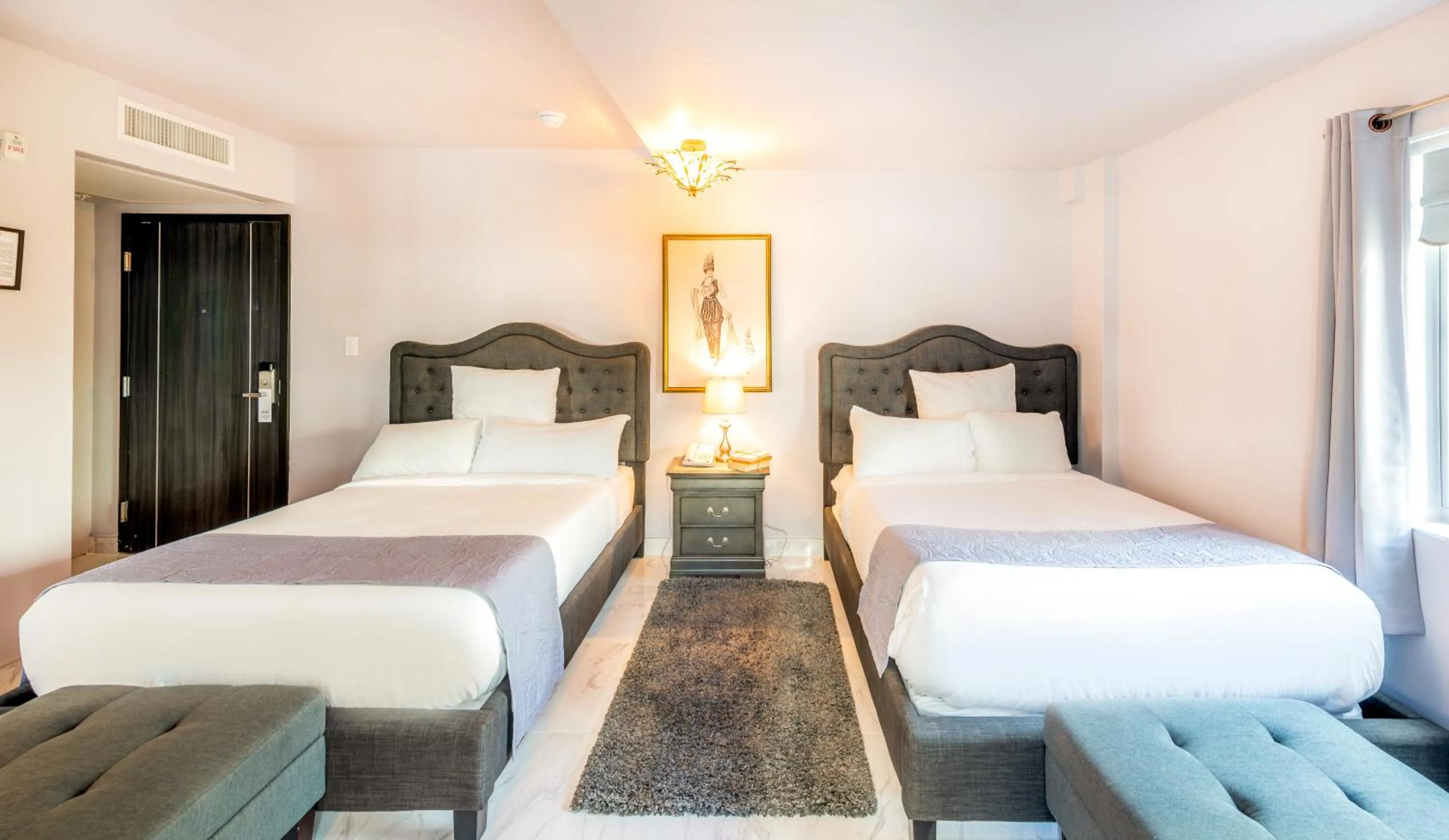 Photo of the whole room, Bed in Secret Garden Miami Beach