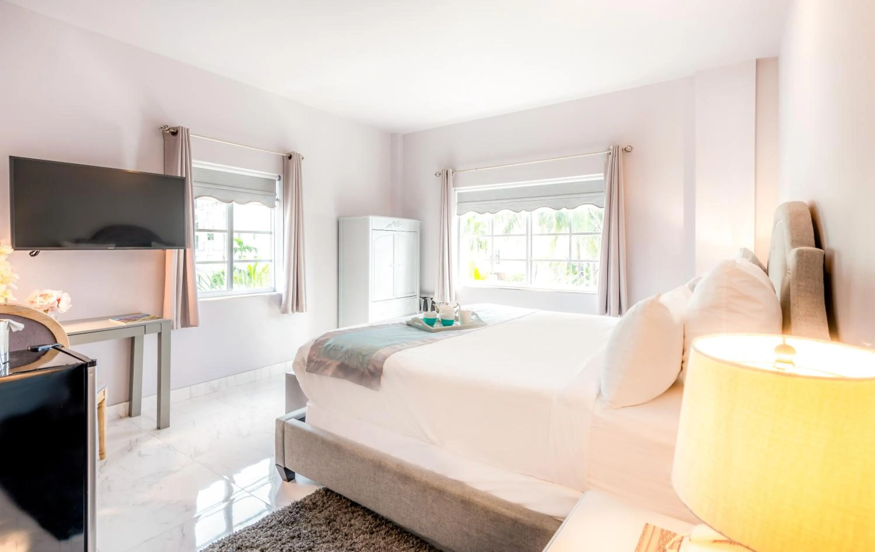 Photo of the whole room, Bed in Secret Garden Miami Beach