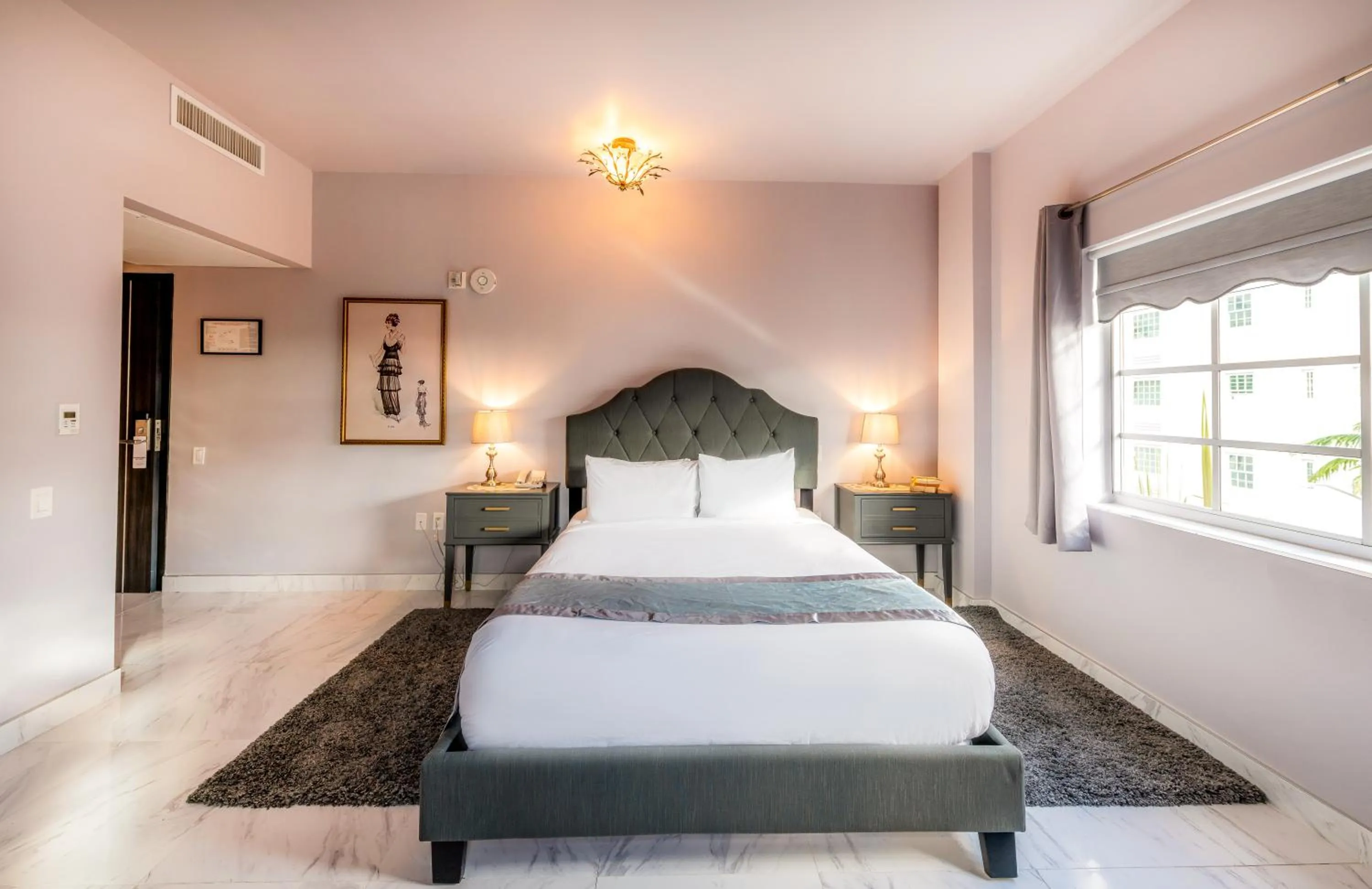 Photo of the whole room, Bed in Secret Garden Miami Beach