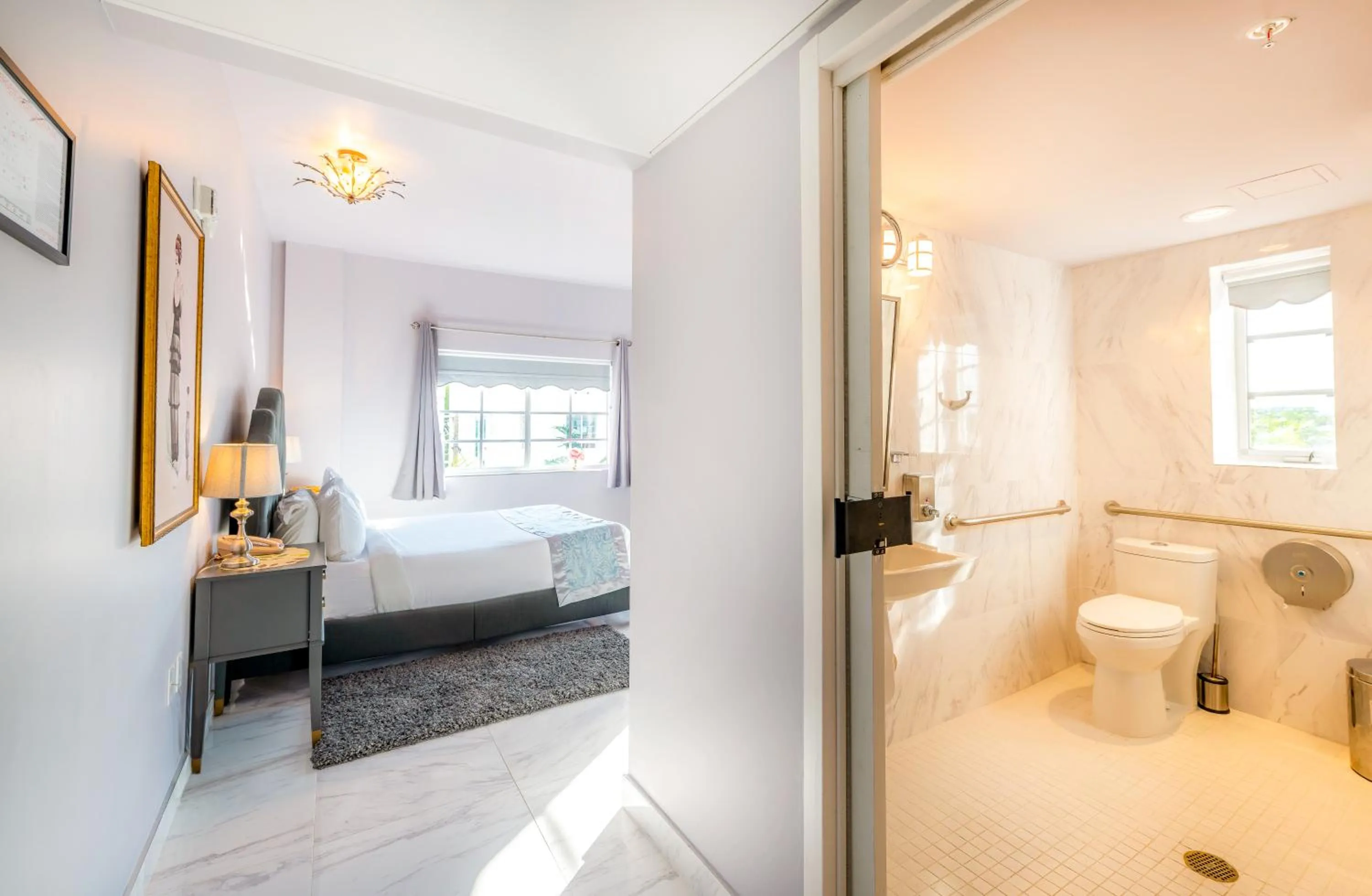 Bathroom, Bed in Secret Garden Miami Beach