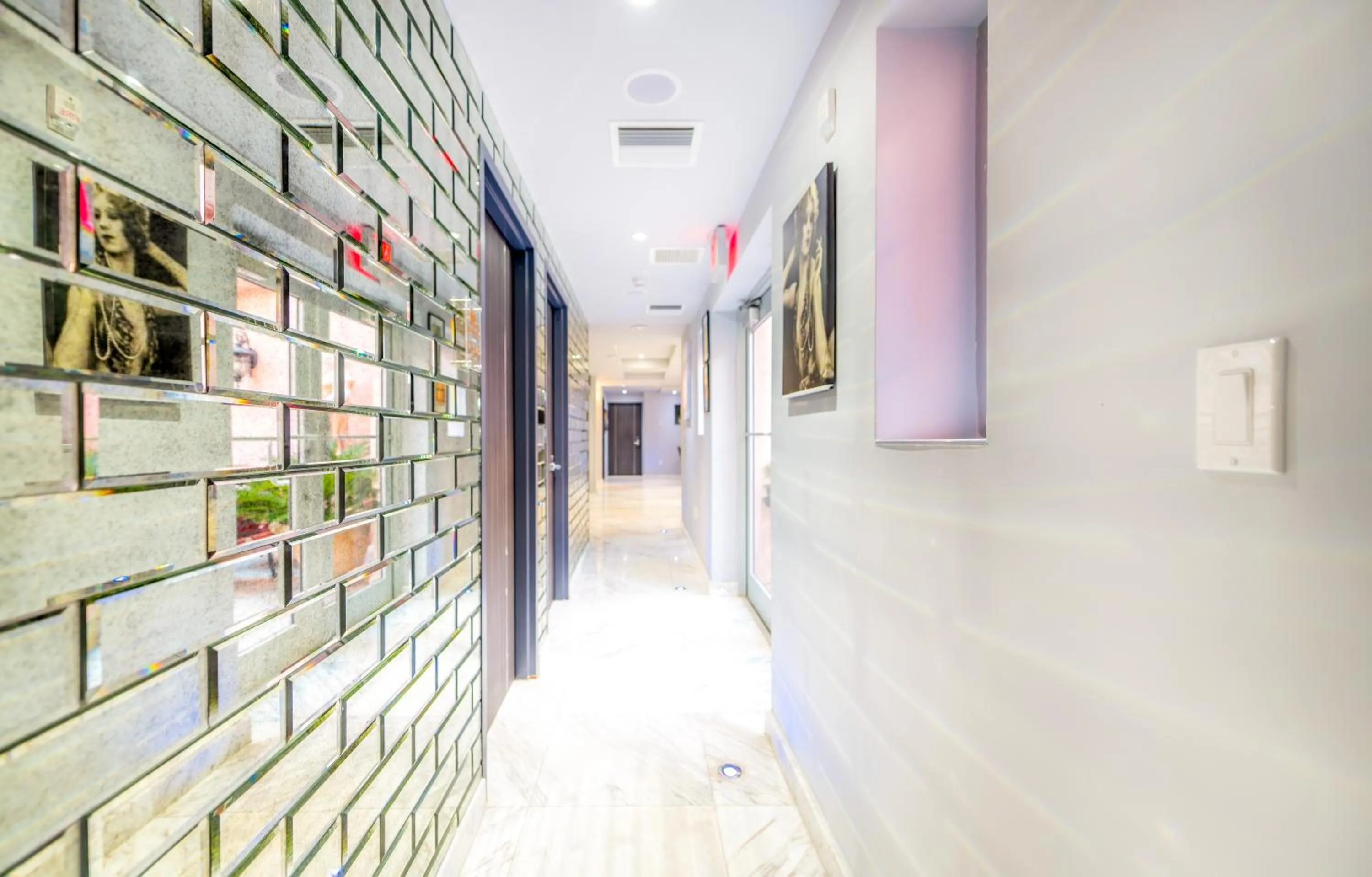 Lobby or reception in Secret Garden Miami Beach