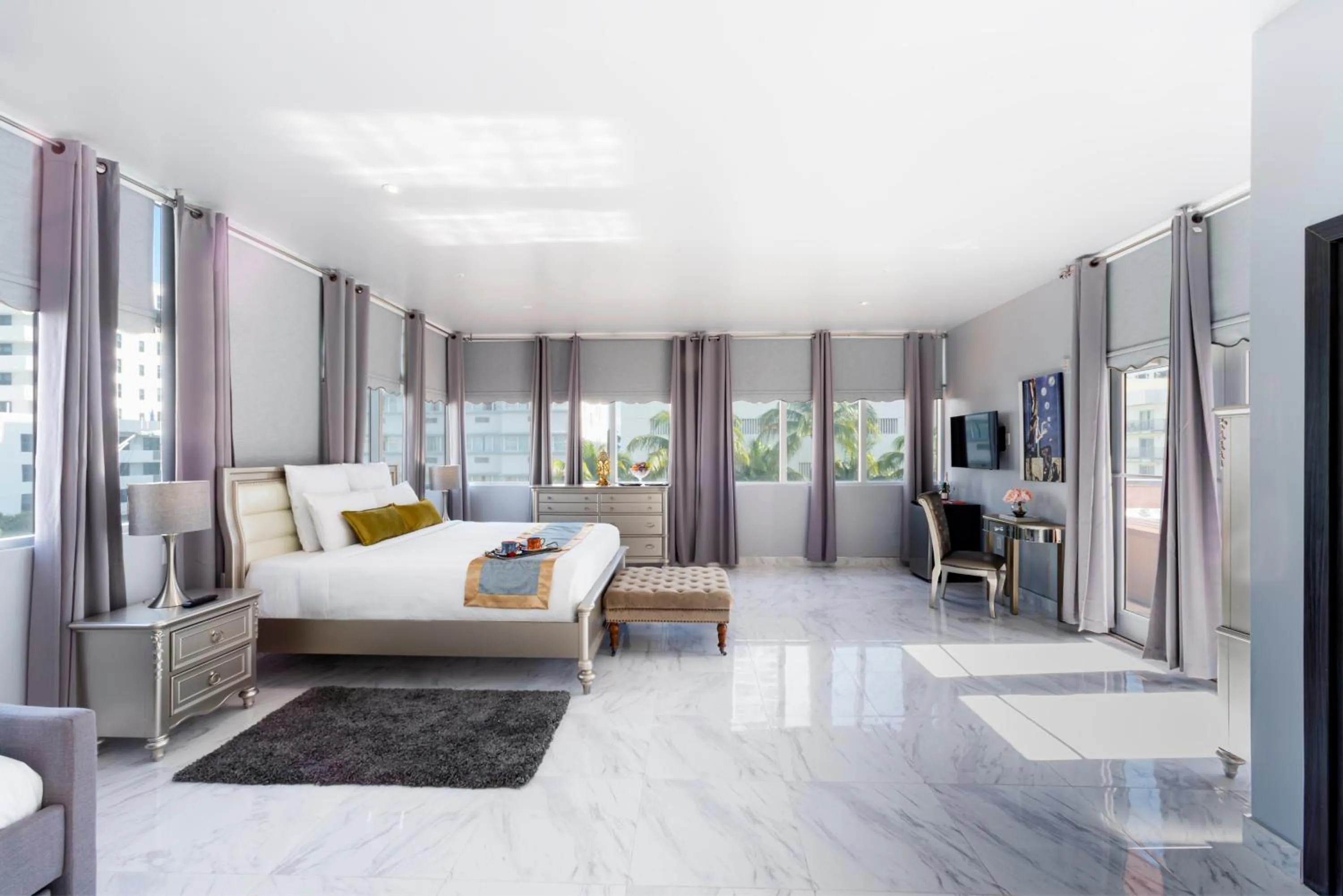 Photo of the whole room, Bed in Secret Garden Miami Beach