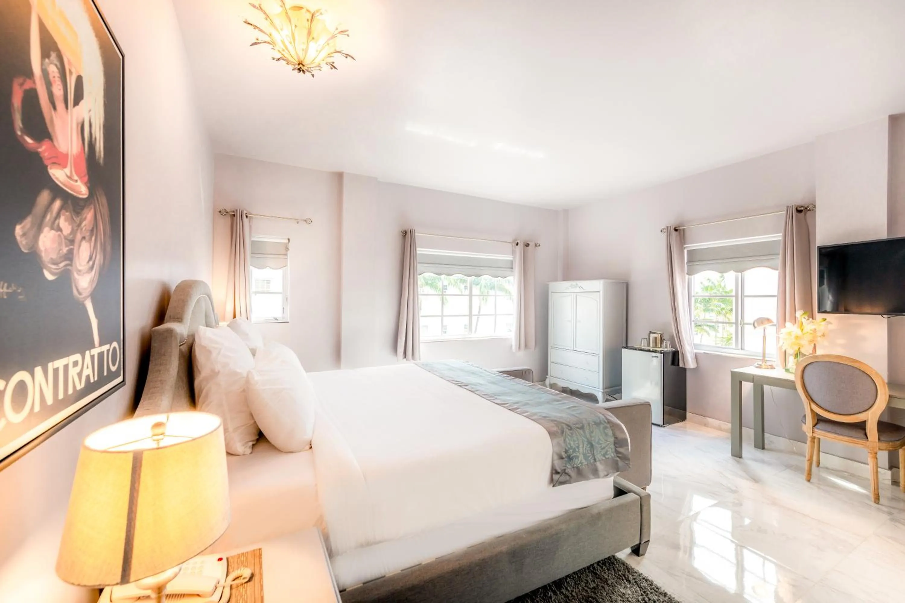 Photo of the whole room, Bed in Secret Garden Miami Beach